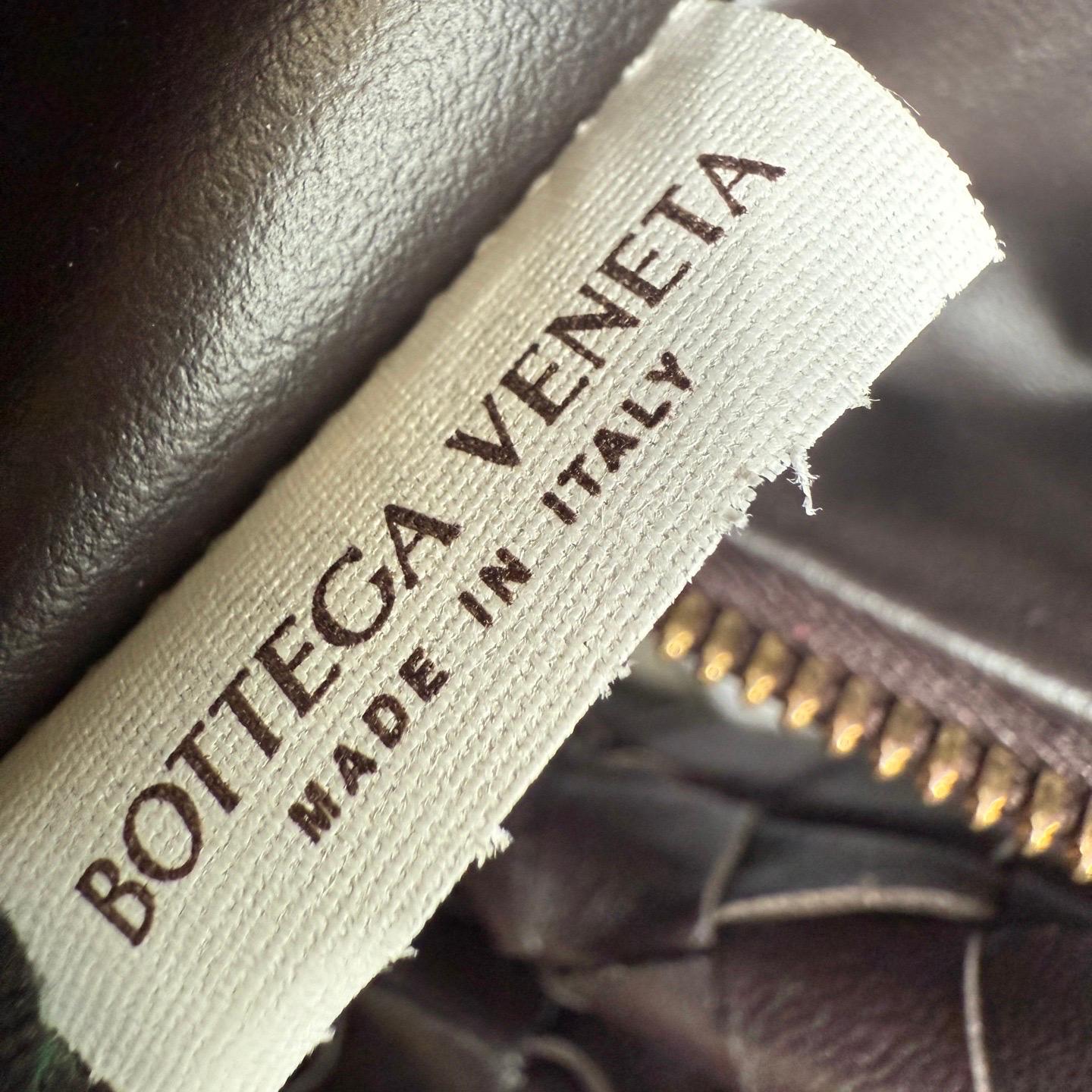 Bottega Veneta Teen Jodie Fondant Dark Chocolate Brown Leather in vendita 15