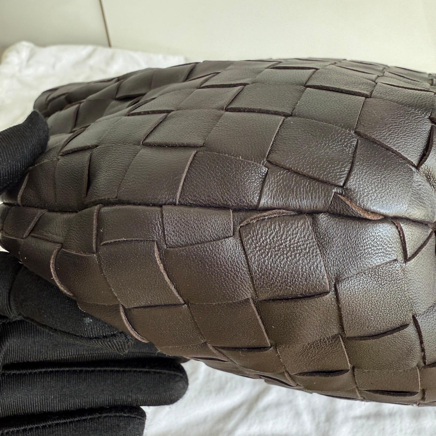 Bottega Veneta Teen Jodie Fondant Dark Chocolate Brown Leather For Sale 4