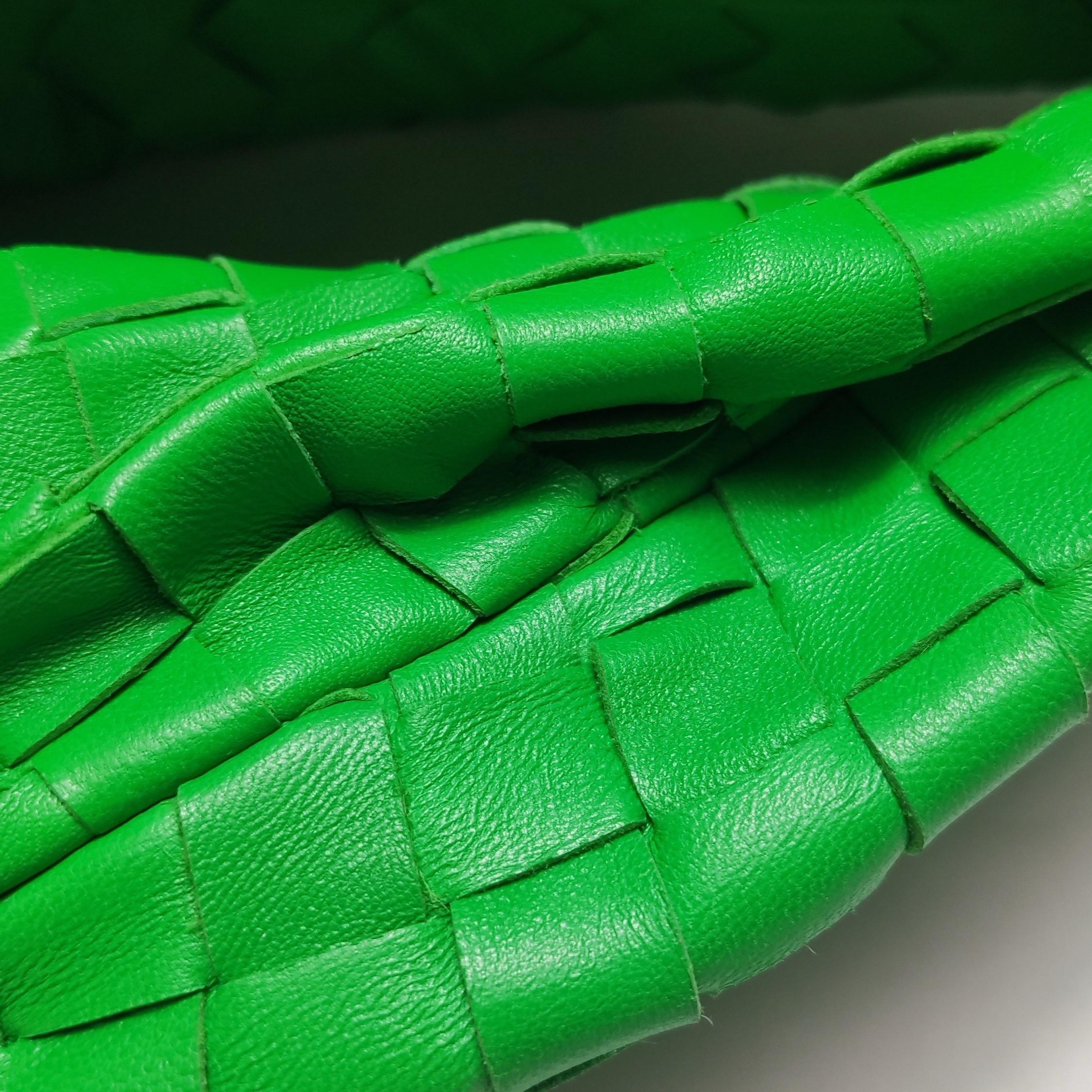 Bottega Veneta Adolescent JODI Cuir Perruche Vert 36cm en vente 7