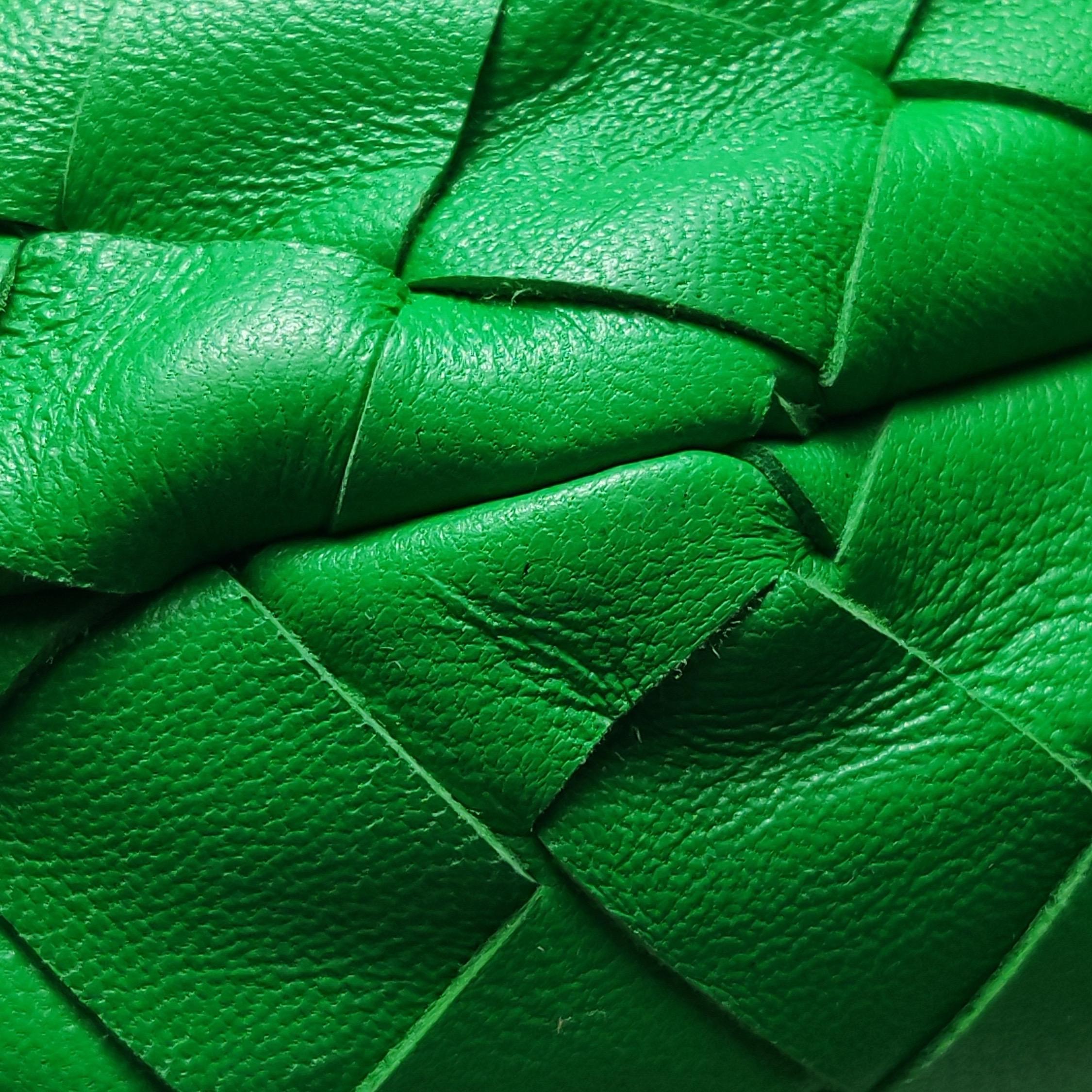 Bottega Veneta Adolescent JODI Cuir Perruche Vert 36cm en vente 8