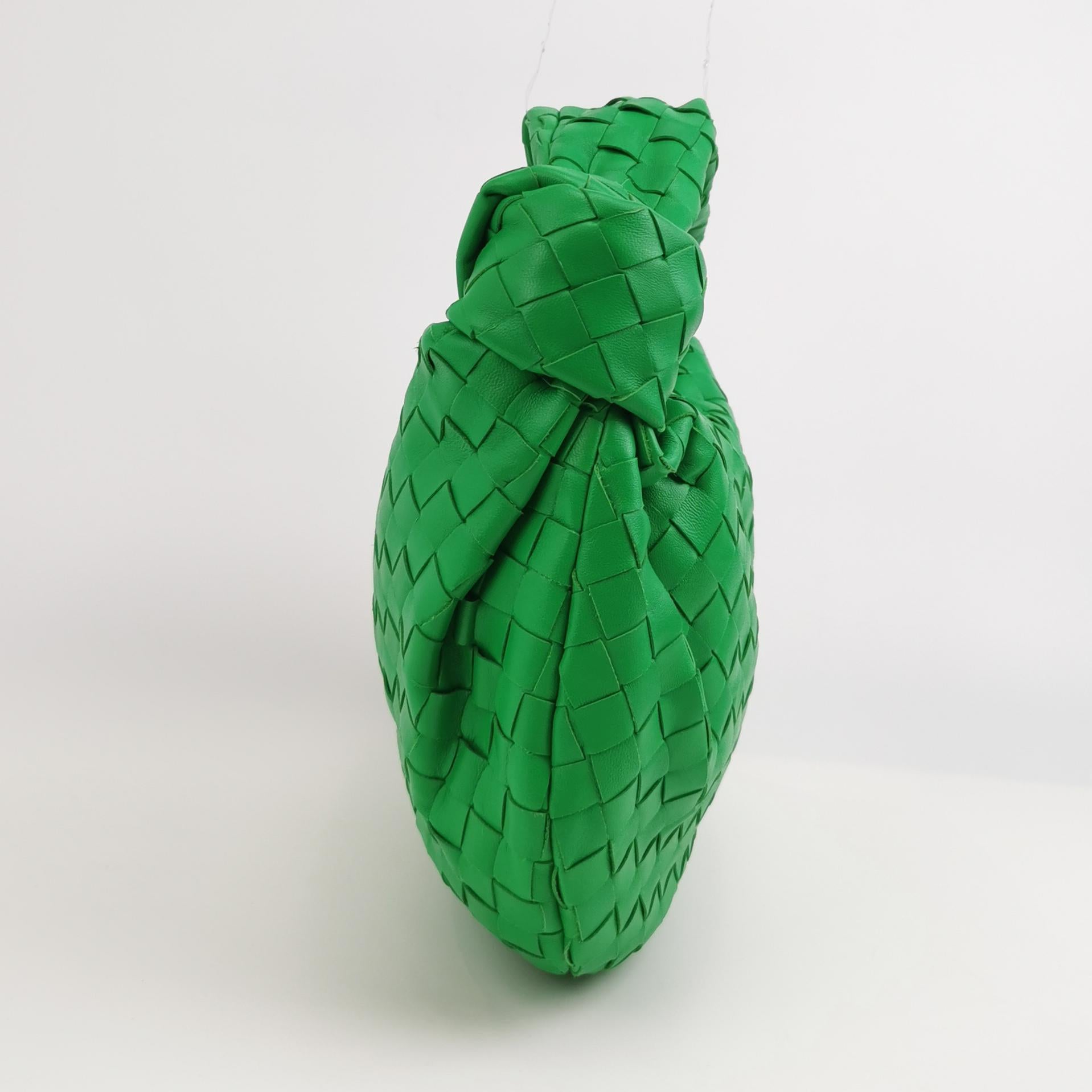 Bottega Veneta Adolescent JODI Cuir Perruche Vert 36cm Excellent état - En vente à AUBERVILLIERS, FR