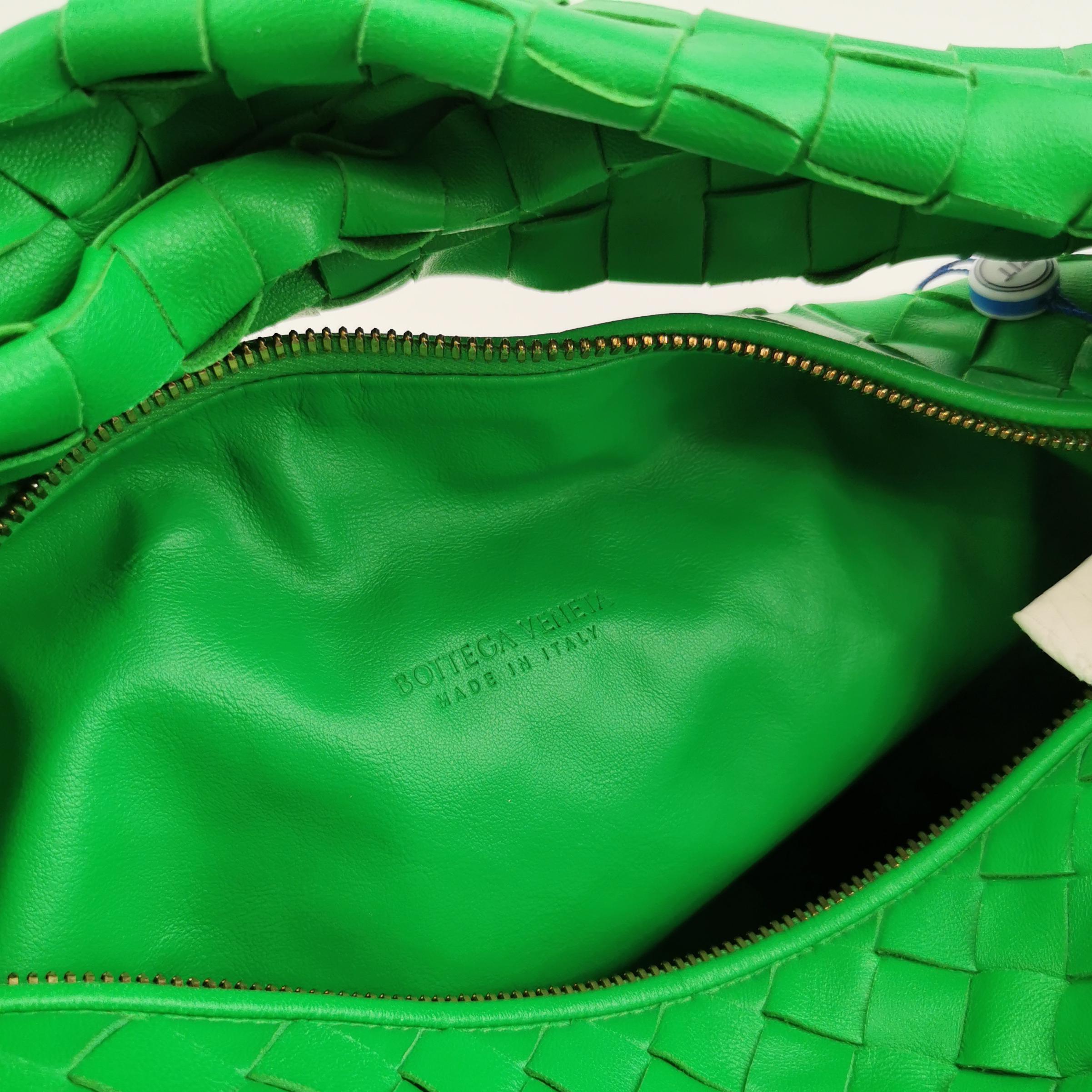 Bottega Veneta Adolescent JODI Cuir Perruche Vert 36cm en vente 2