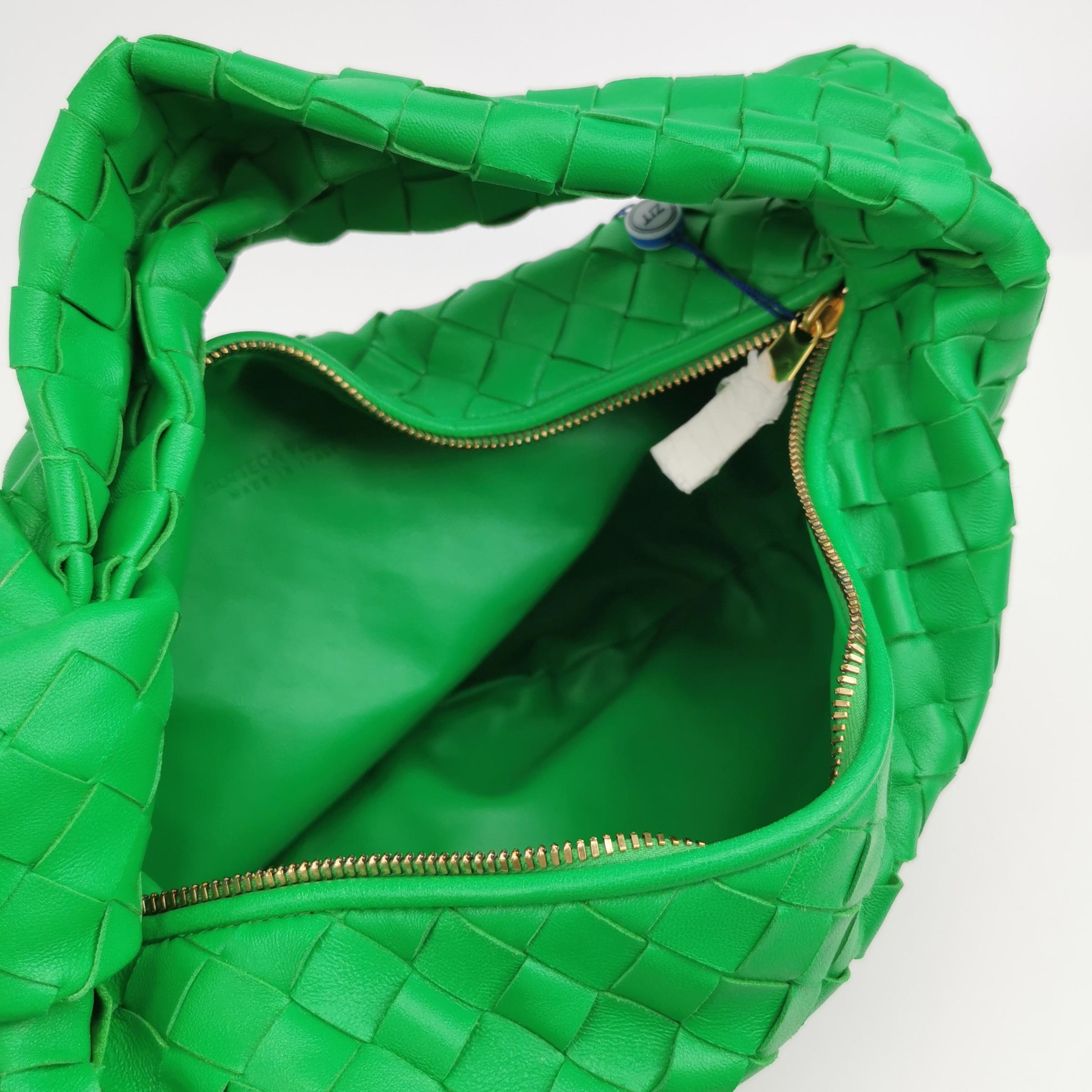 Bottega Veneta Adolescent JODI Cuir Perruche Vert 36cm en vente 3