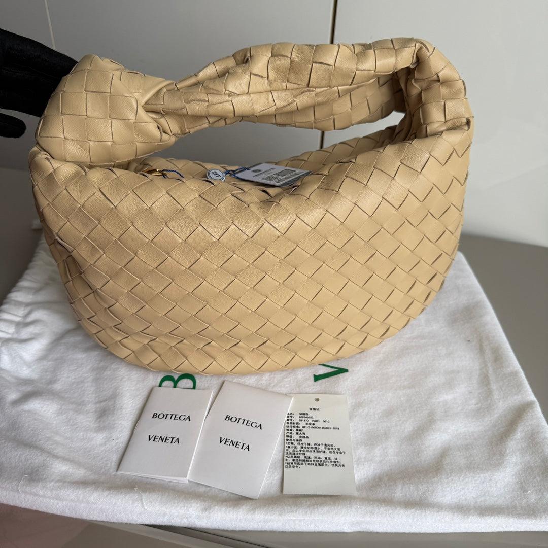 Bottega Veneta Teen Jodie Small Lambskin Leather Beige Oats 36cm
 These are professional photos of the actual bag offered by Luxbags.
 The Bottega Veneta Jodie Small Beige Lambskin Leather offers the perfect balance between practicality and luxury.