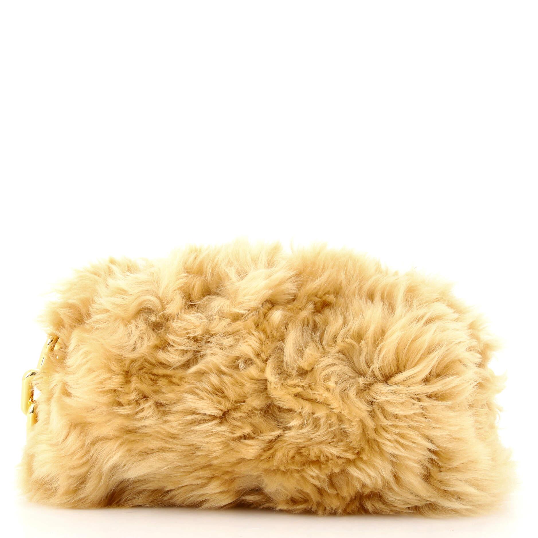 Der Kettenbeutel aus Shearling von Bottega Veneta im Zustand „Gut“ in NY, NY