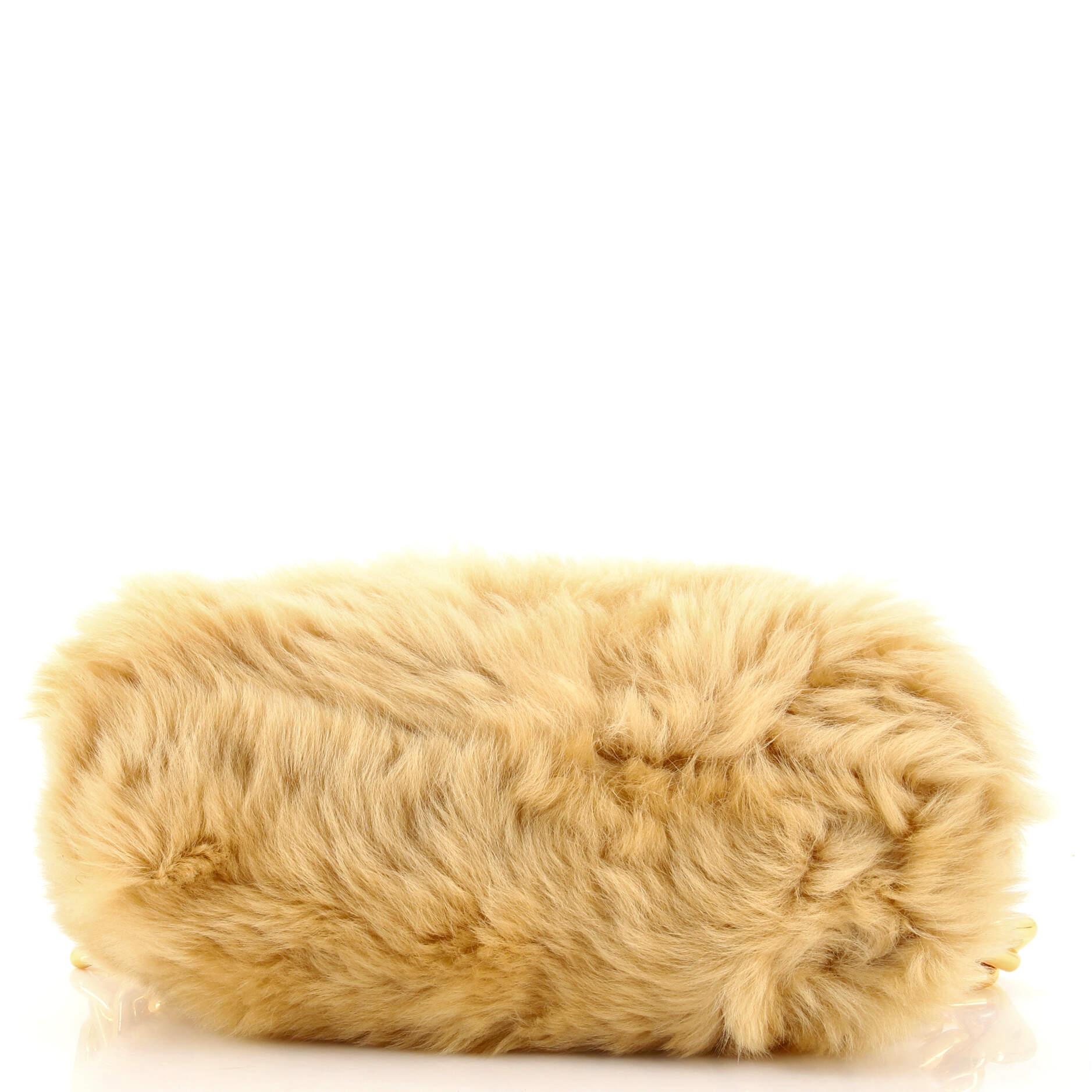 Der Kettenbeutel aus Shearling von Bottega Veneta für Damen oder Herren