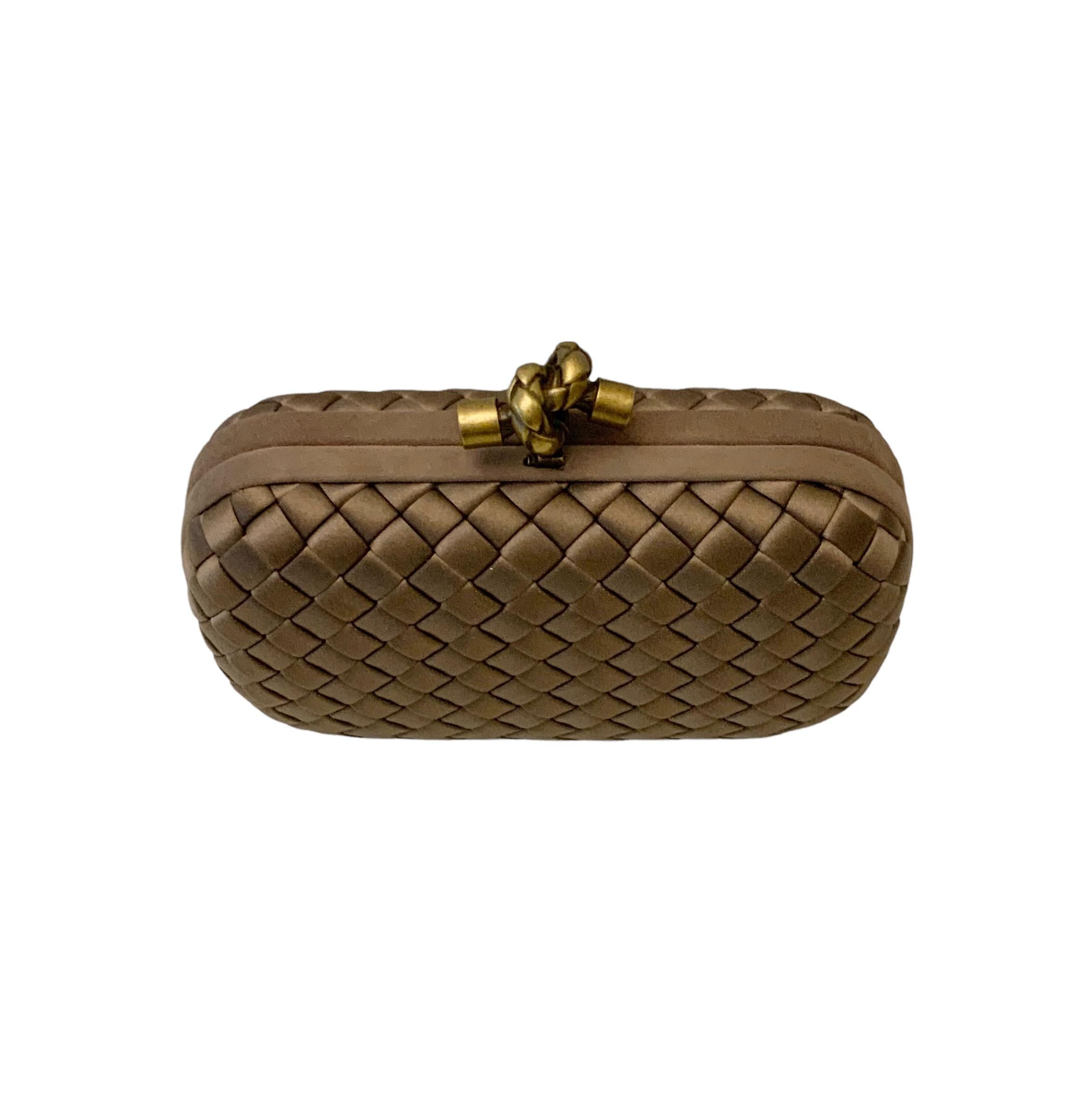 This pre-owned clutch Bag from the house of Bottega Veneta is a classic, timeless and striking piece.
This bag combines simplicity, beauty, and usability all at once.
Crafted in a light brown (taupe) satin, it is designed in the BV signature