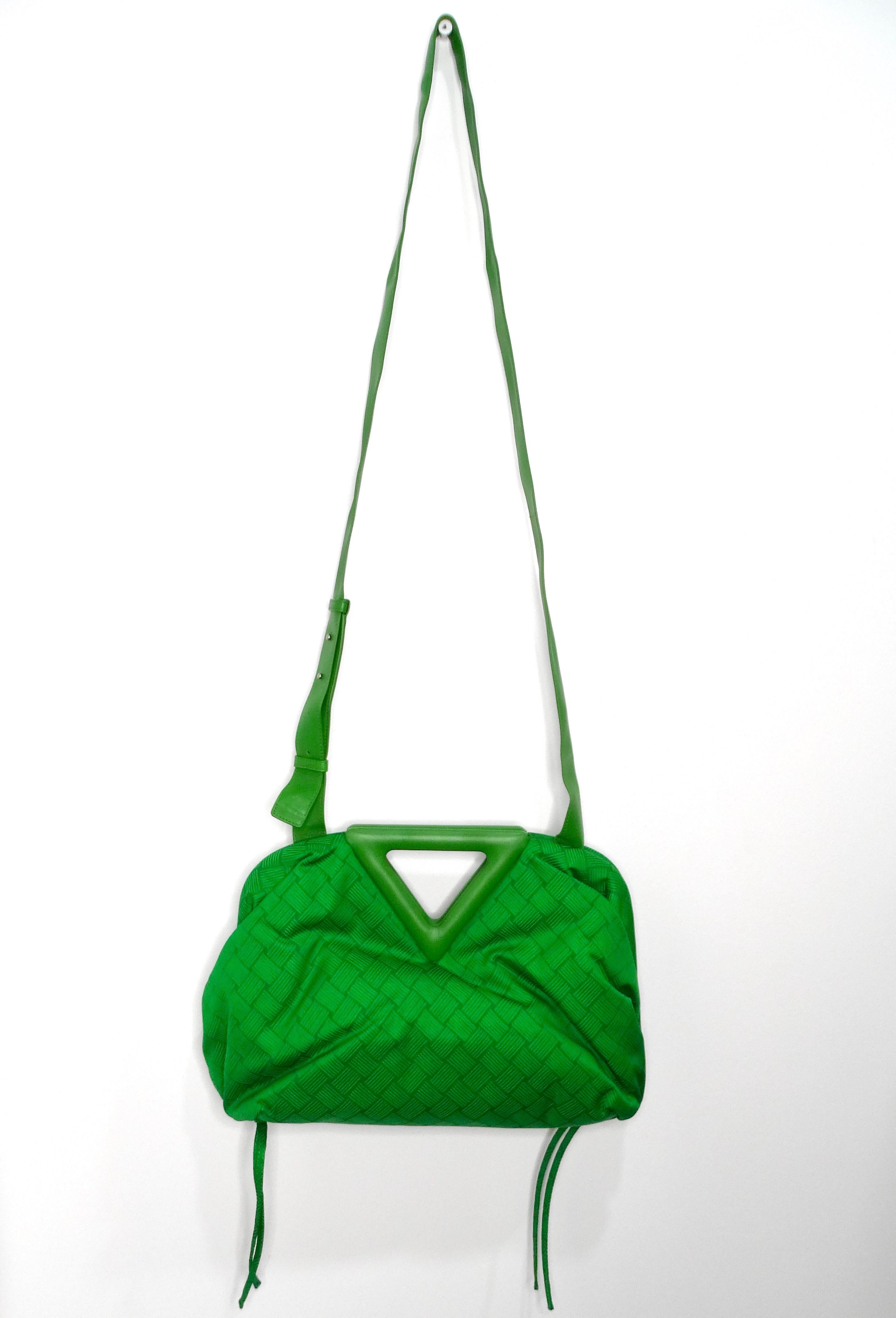 The Bottega Veneta The Point Green Nylon Jacquard Triangle Bag embodies a unique blend of contemporary design and luxurious materials. This striking piece showcases a vibrant bright green hue that instantly elevates any outfit. Its innovative