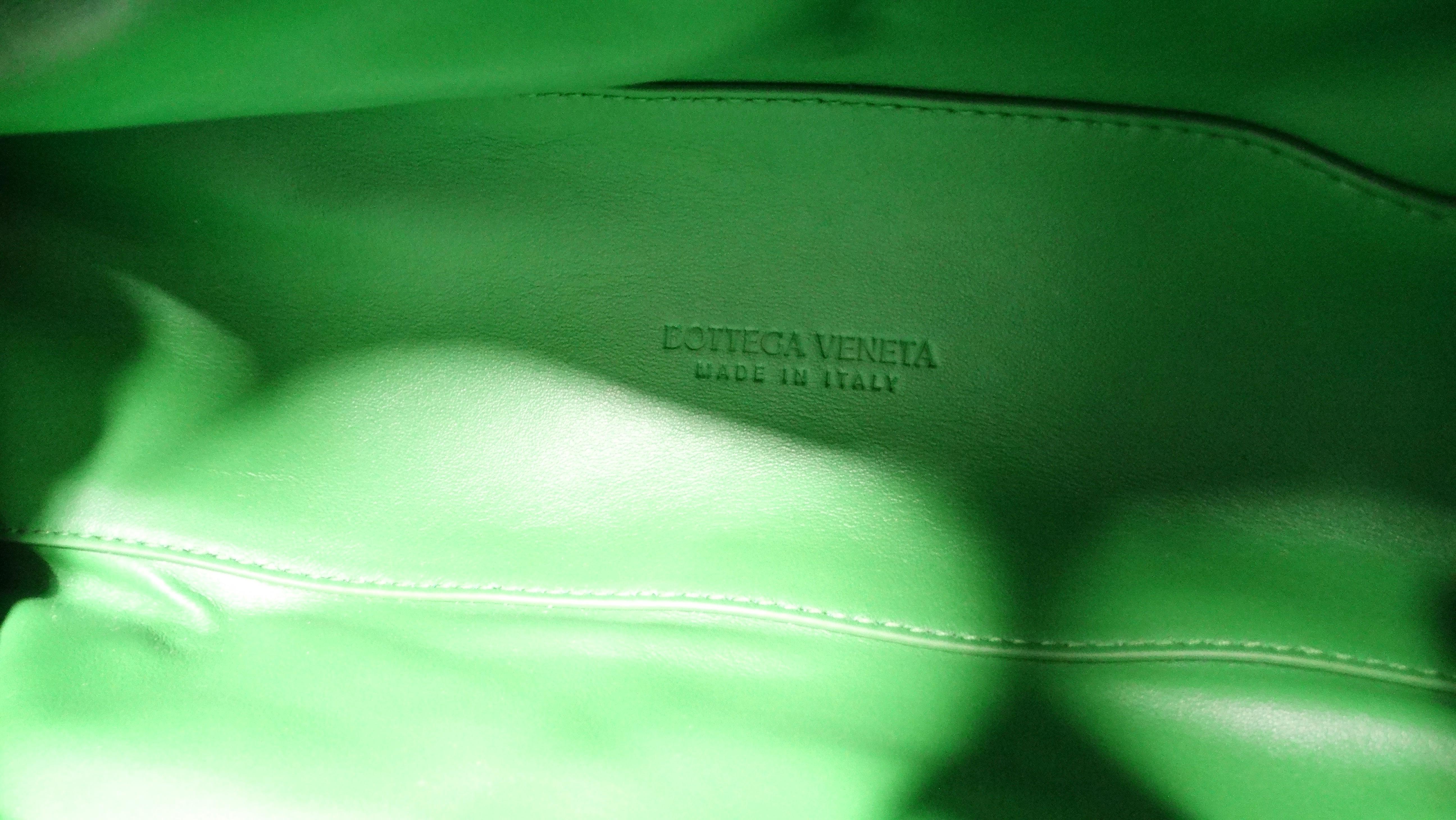 Bottega Veneta The Point Green Nylon Jacquard Triangle Bag In Good Condition For Sale In Scottsdale, AZ