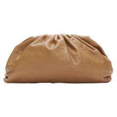 BOTTEGA VENETA The Pouch braune Leder-Knödel-Clutch-Tasche