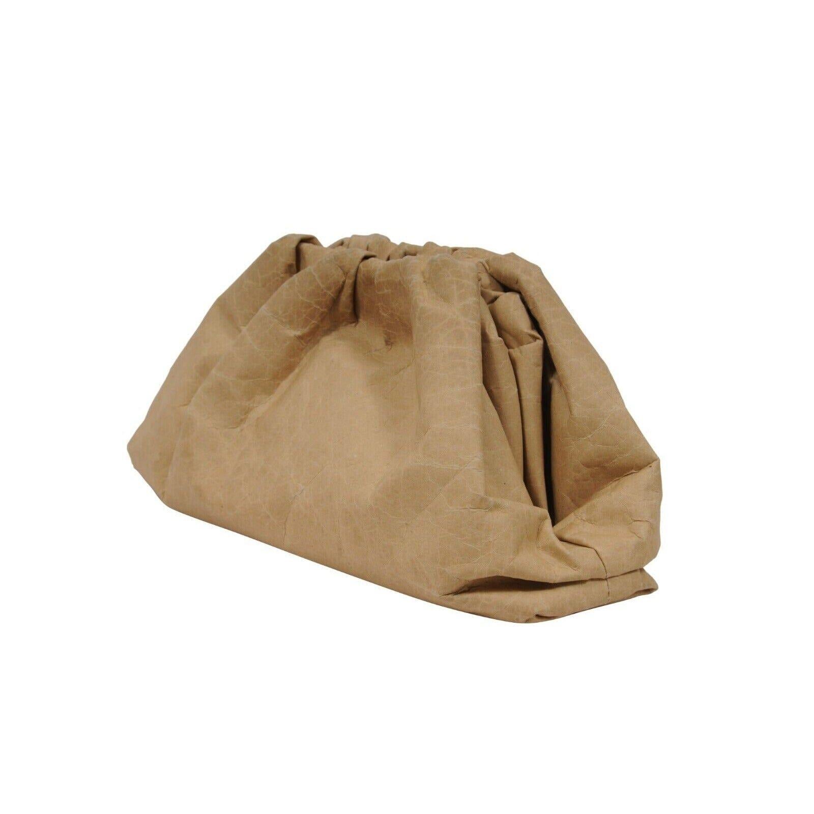 Bottega Veneta The Pouch Carta Tan Beige Kraft Paper Pochette Sac da viaggio in vendita 6