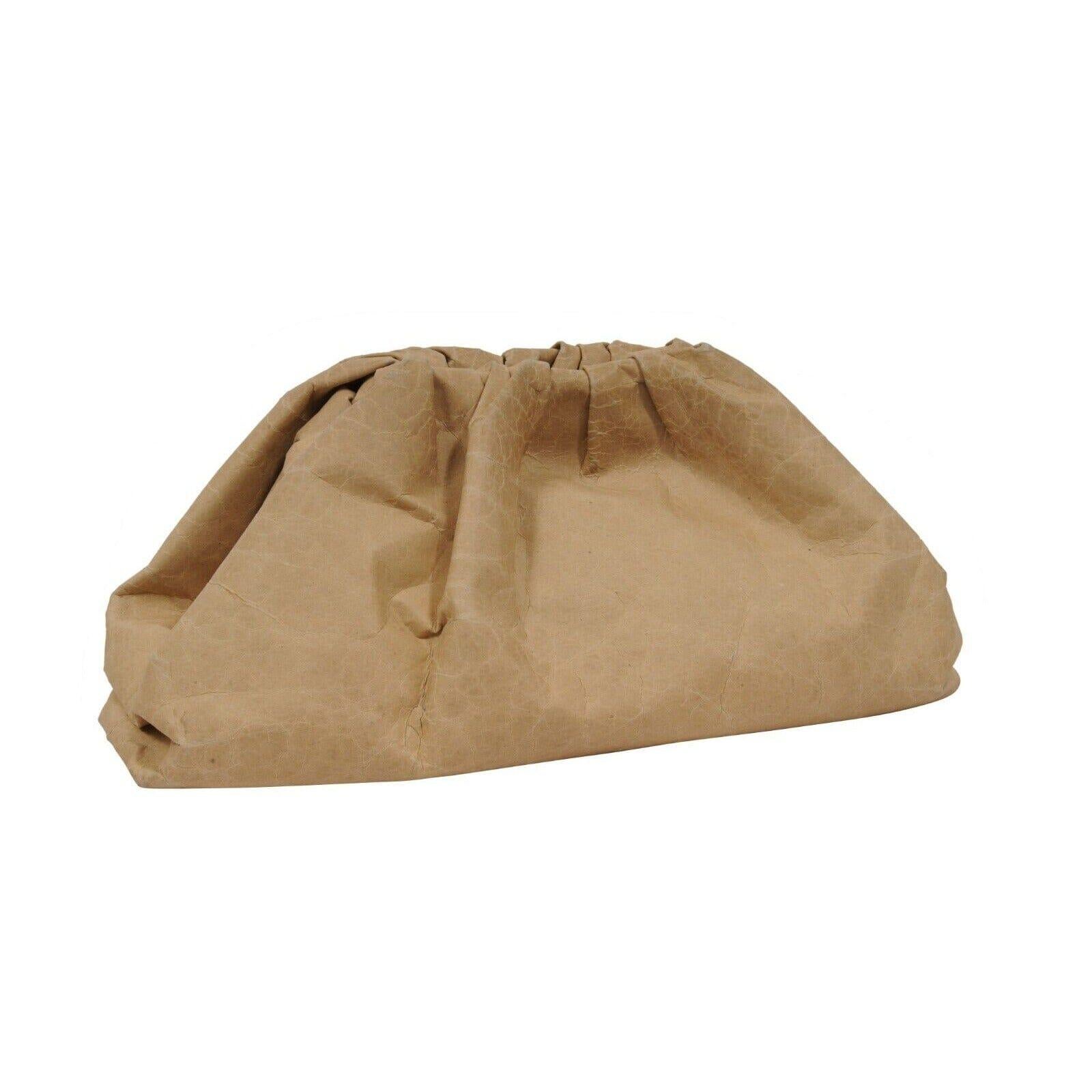Bottega Veneta The Pouch Carta Tan Beige Kraft Paper Pochette Sac da viaggio in vendita 7