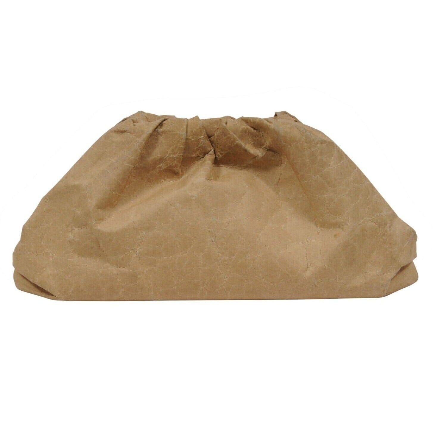 Bottega Veneta The Pouch Carta Tan Beige Kraft Paper Pochette Sac da viaggio in vendita 8