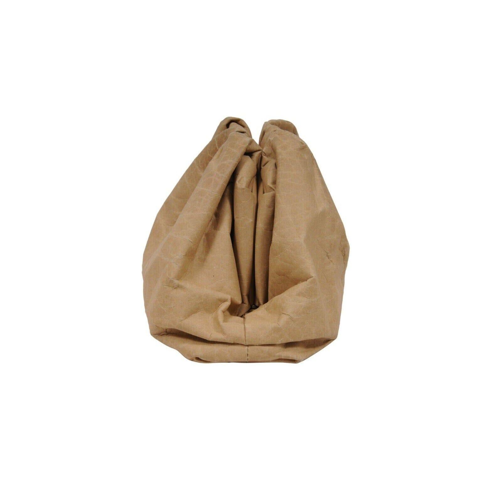 Bottega Veneta The Pouch Carta Tan Beige Kraft Paper Pochette Sac da viaggio in vendita 1