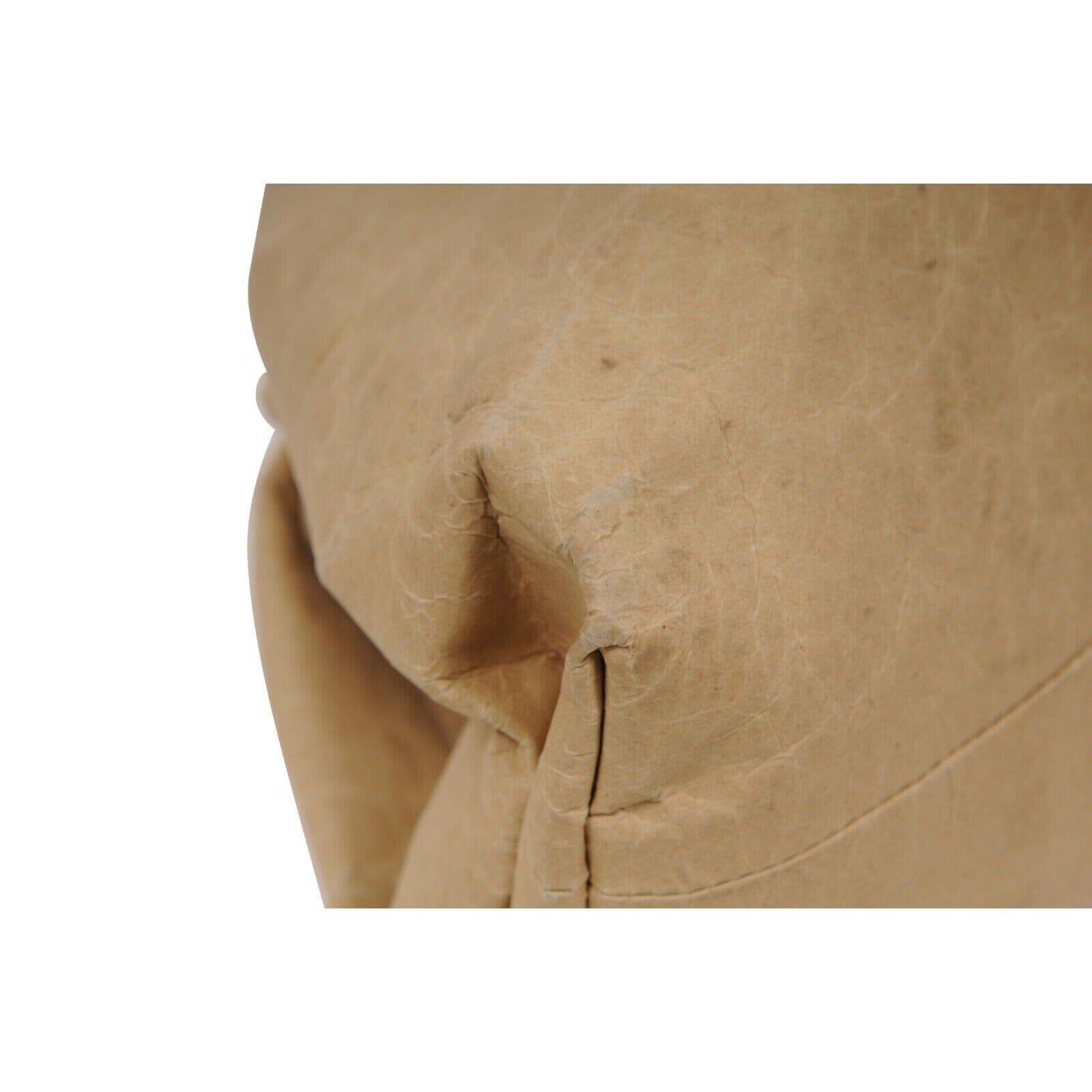 Bottega Veneta The Pouch Carta Tan Beige Kraft Paper Pochette Sac da viaggio in vendita 2