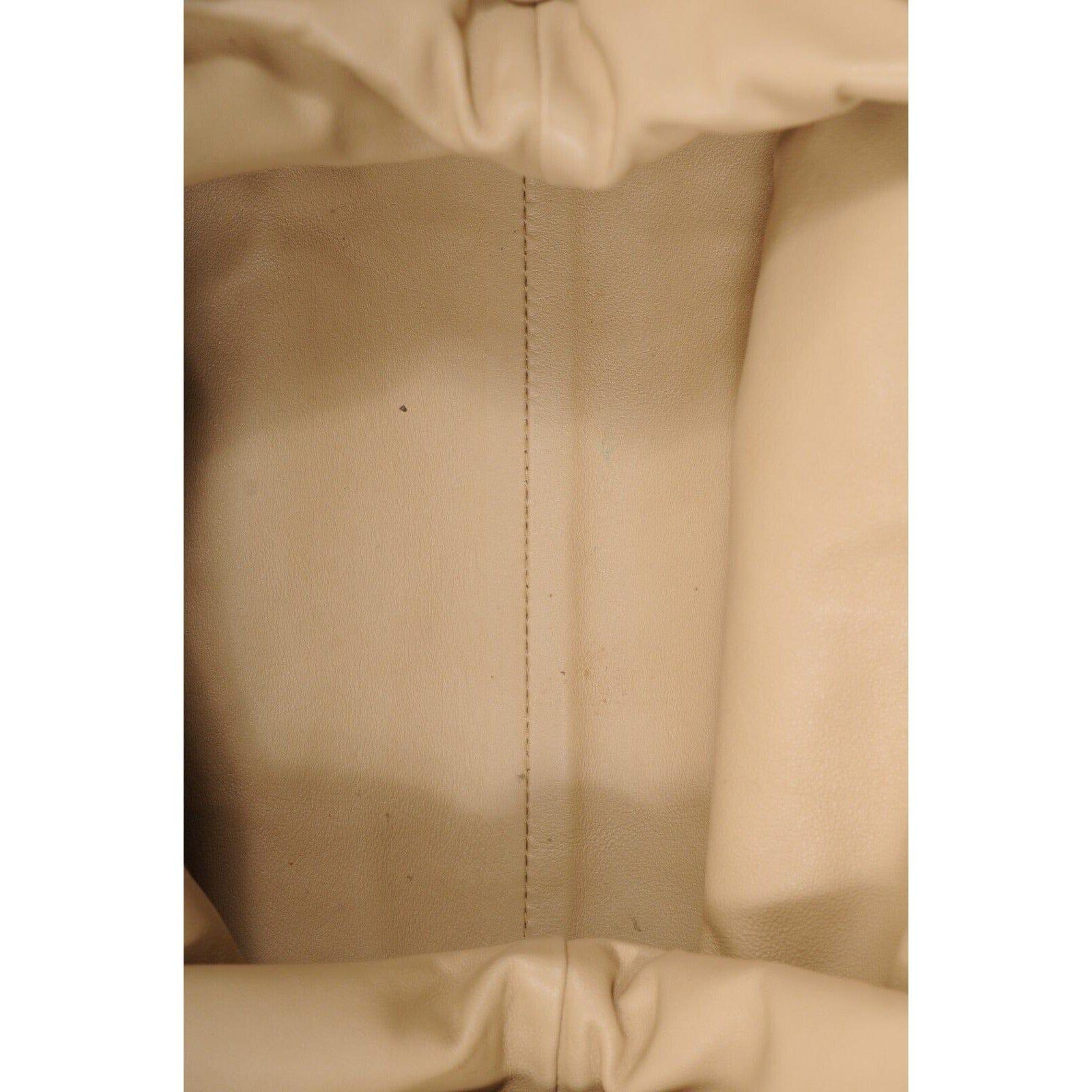 Bottega Veneta The Pouch Carta Tan Beige Kraft Paper Pochette Sac da viaggio in vendita 3