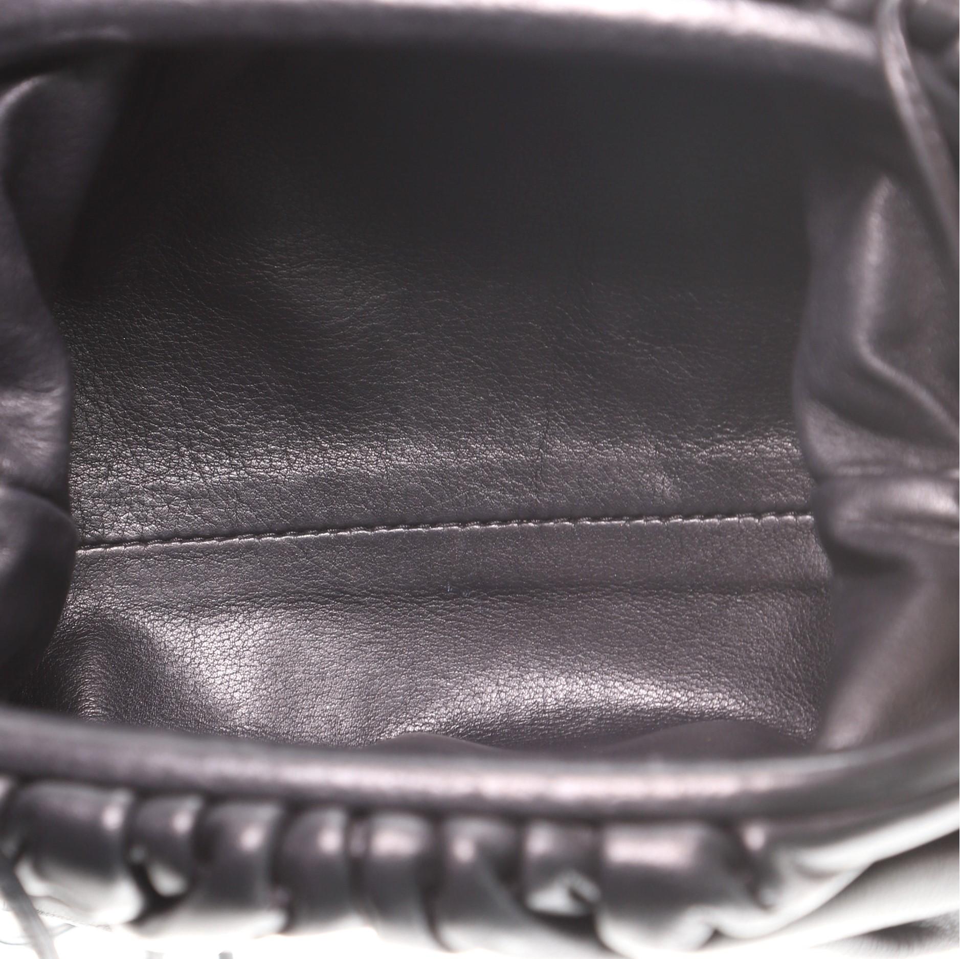 Bottega Veneta The Pouch Leather 20 Black In Good Condition In Irvine, CA