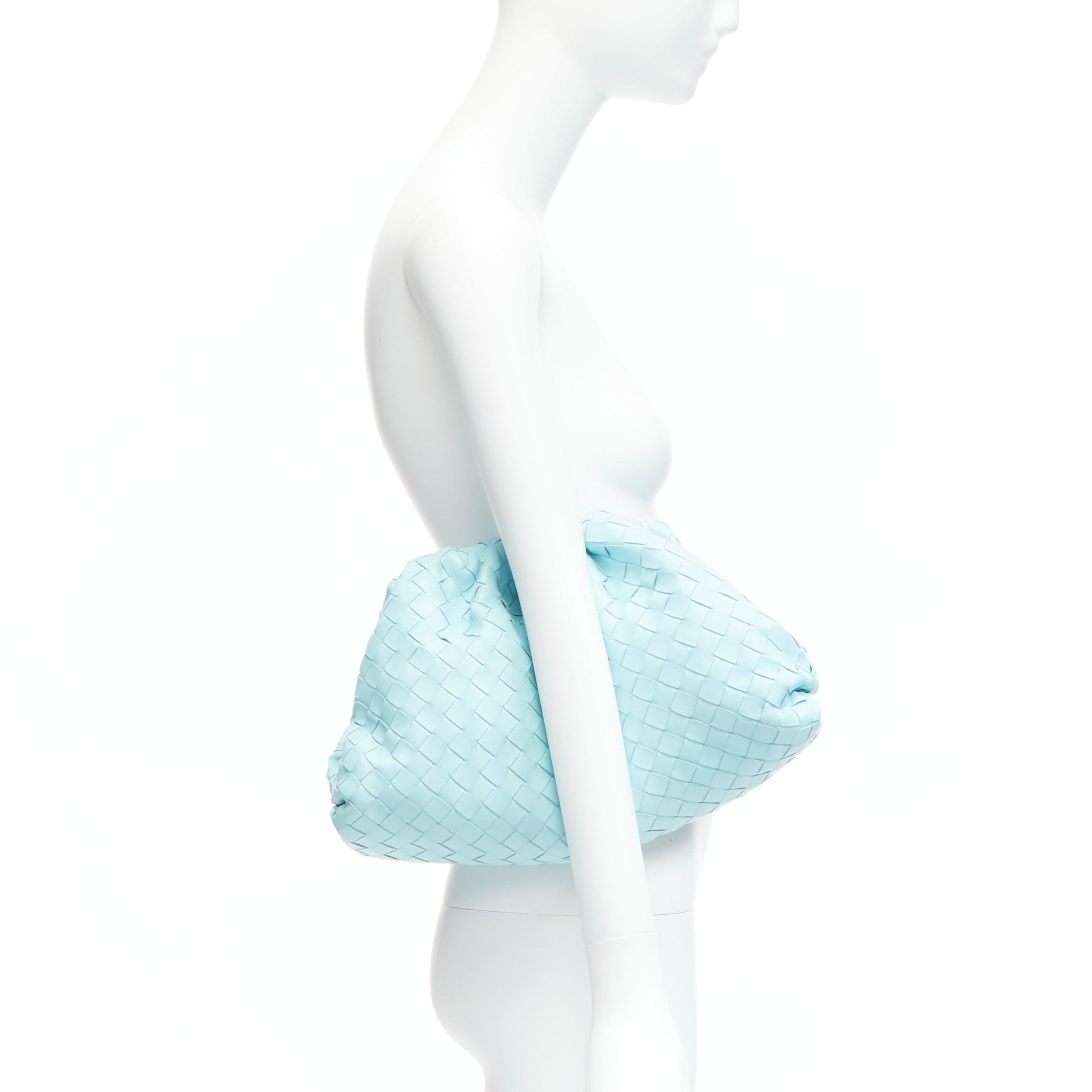 BOTTEGA VENETA The Pouch sky blue Intercciato woven leather magnetic clutch bag
Reference: LNKO/A02168
Brand: Bottega Veneta
Designer: Daniel Lee
Model: The Pouch
Material: Leather
Color: Blue
Pattern: Plaid
Closure: Magnet
Lining: Blue Leather
Made