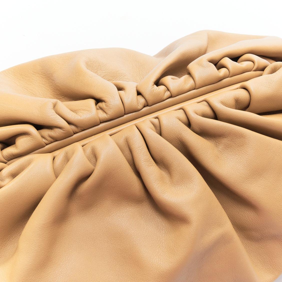 BOTTEGA VENETA The Pouch tan leather dumpling clutch bag For Sale 2