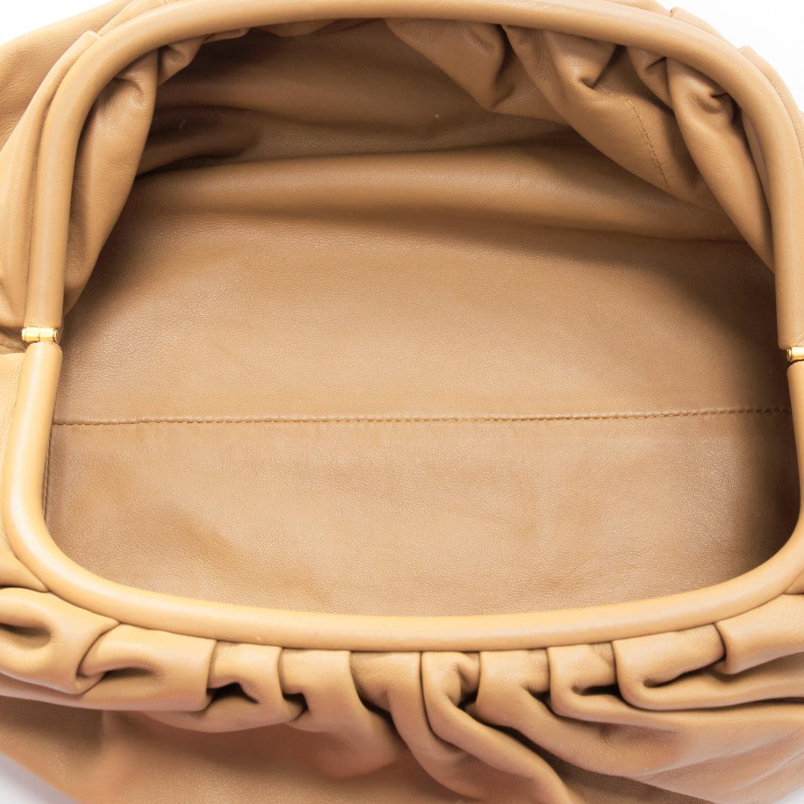 BOTTEGA VENETA The Pouch tan leather dumpling clutch bag For Sale 4