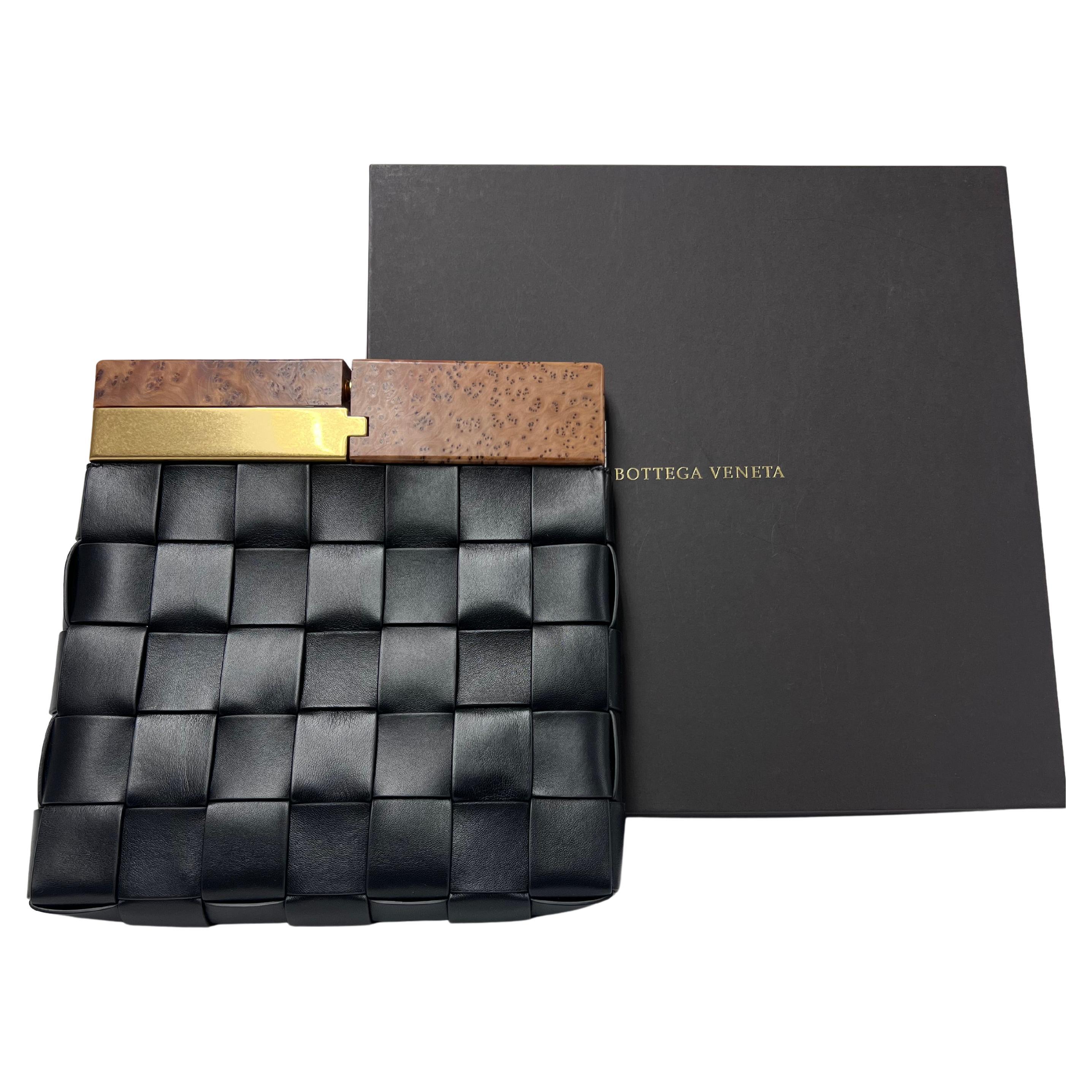 Bottega Veneta The Snap Intrecciato Leather Clutch Bag in Black For Sale
