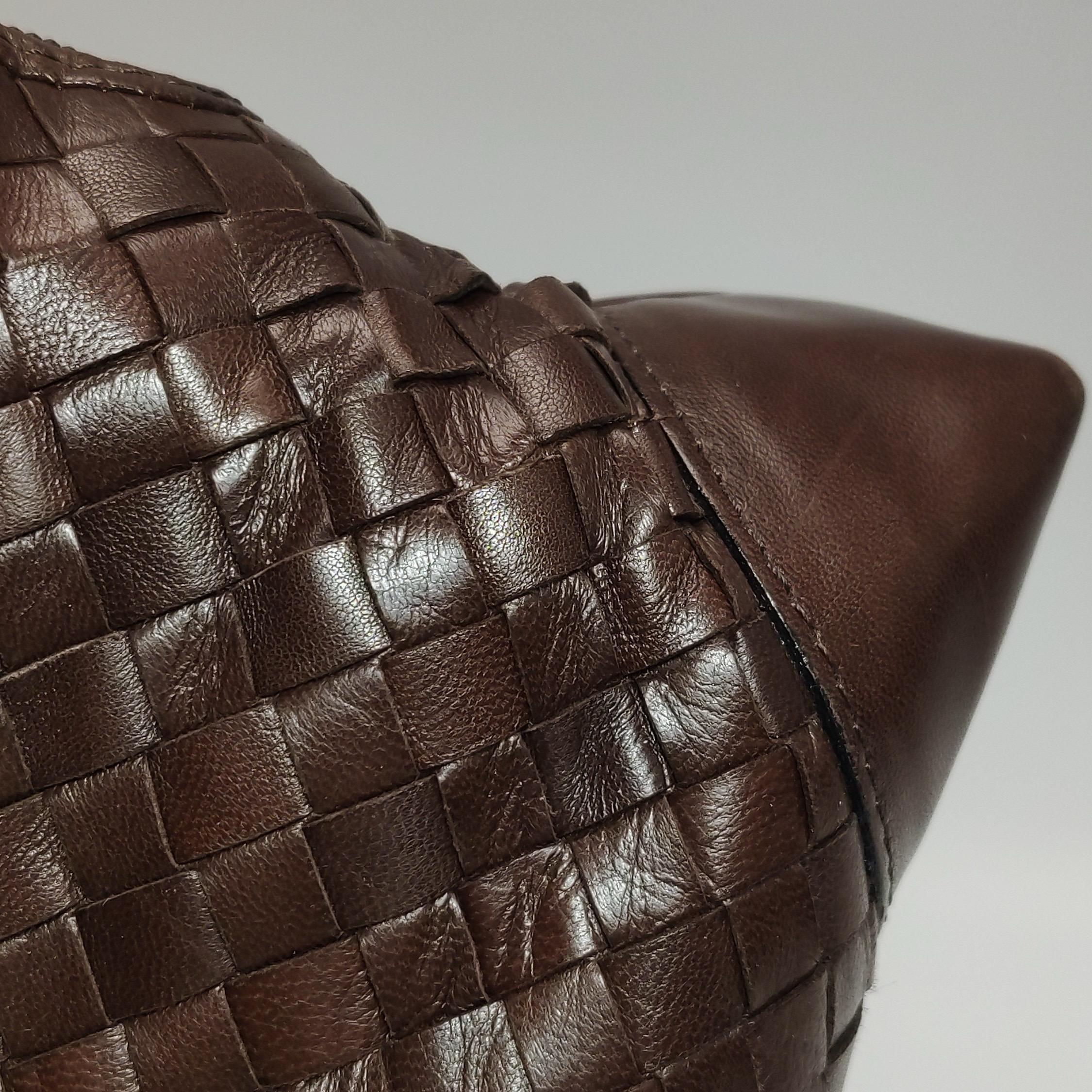 Bottega Veneta Sac à main Bowling à poignée supérieure Cuir Intrecciato brun chocolat foncé en vente 14