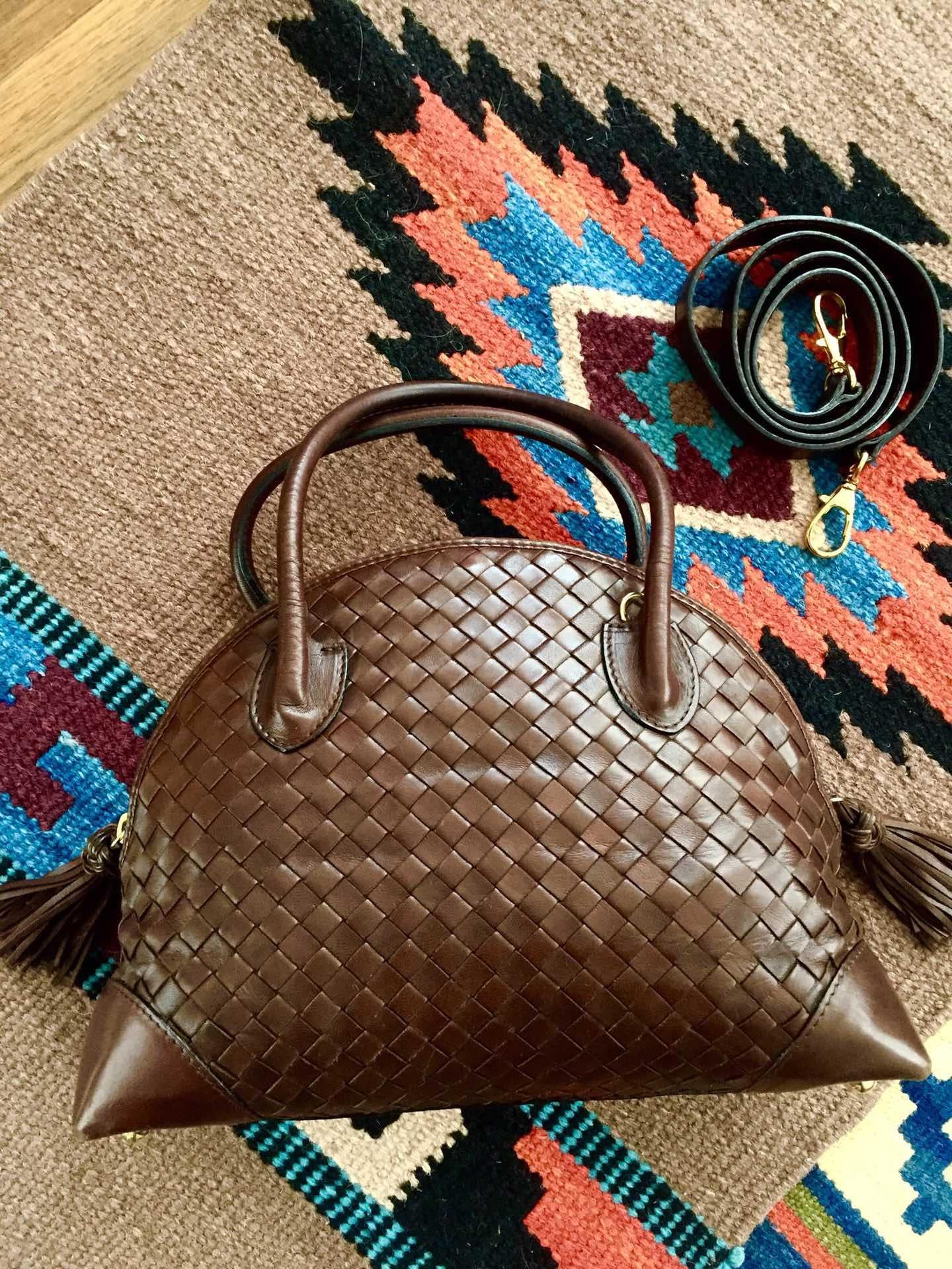 Marron Bottega Veneta Sac à main Bowling à poignée supérieure Cuir Intrecciato brun chocolat foncé en vente