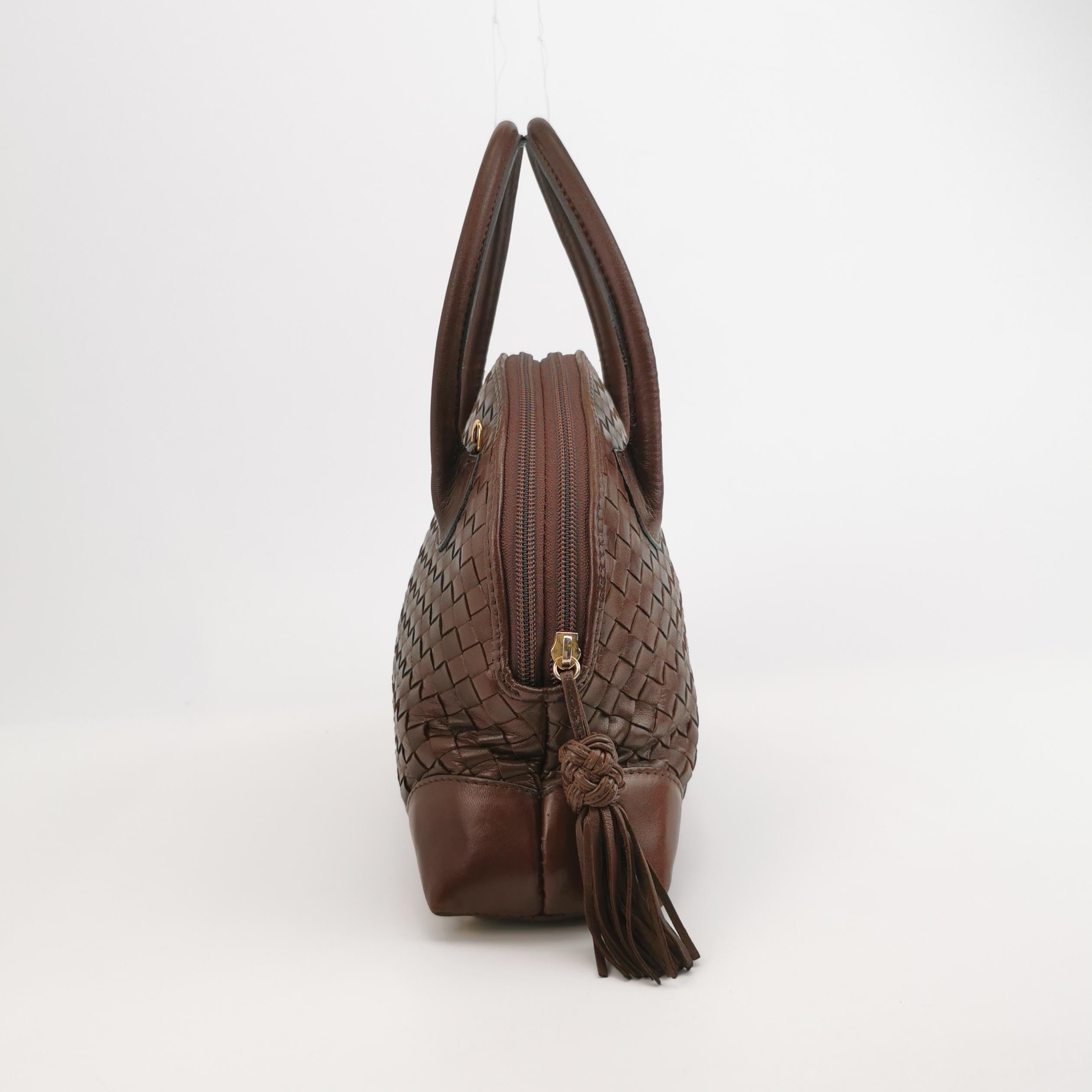 Bottega Veneta Sac à main Bowling à poignée supérieure Cuir Intrecciato brun chocolat foncé Excellent état - En vente à AUBERVILLIERS, FR