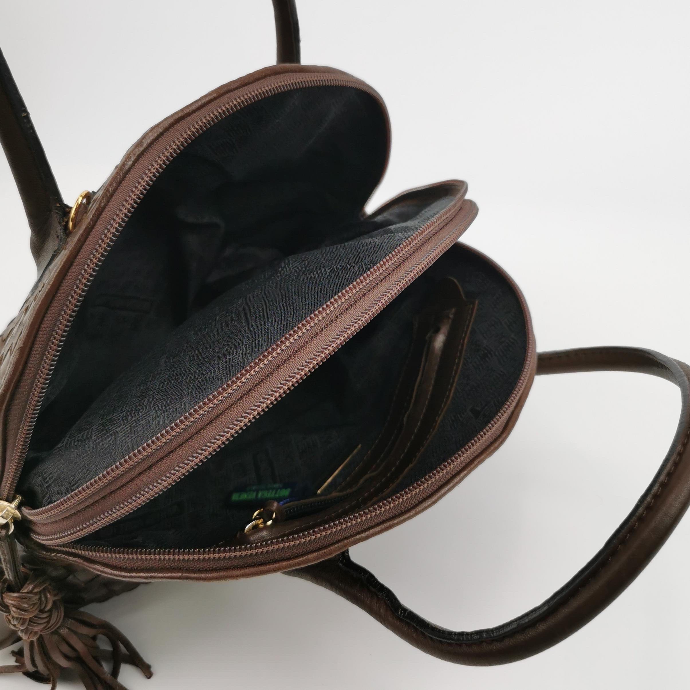 Bottega Veneta Sac à main Bowling à poignée supérieure Cuir Intrecciato brun chocolat foncé en vente 1