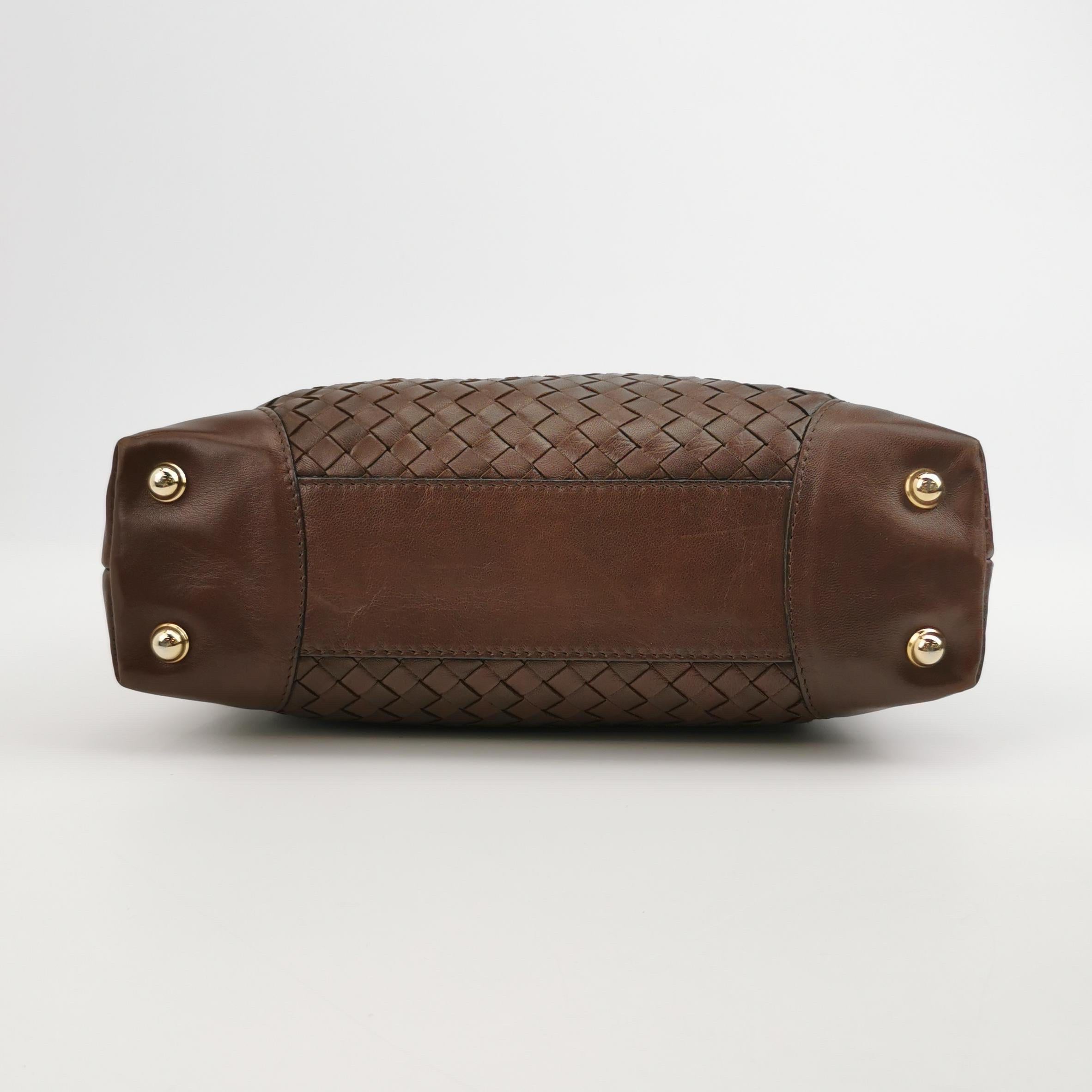 Bottega Veneta Sac à main Bowling à poignée supérieure Cuir Intrecciato brun chocolat foncé en vente 2