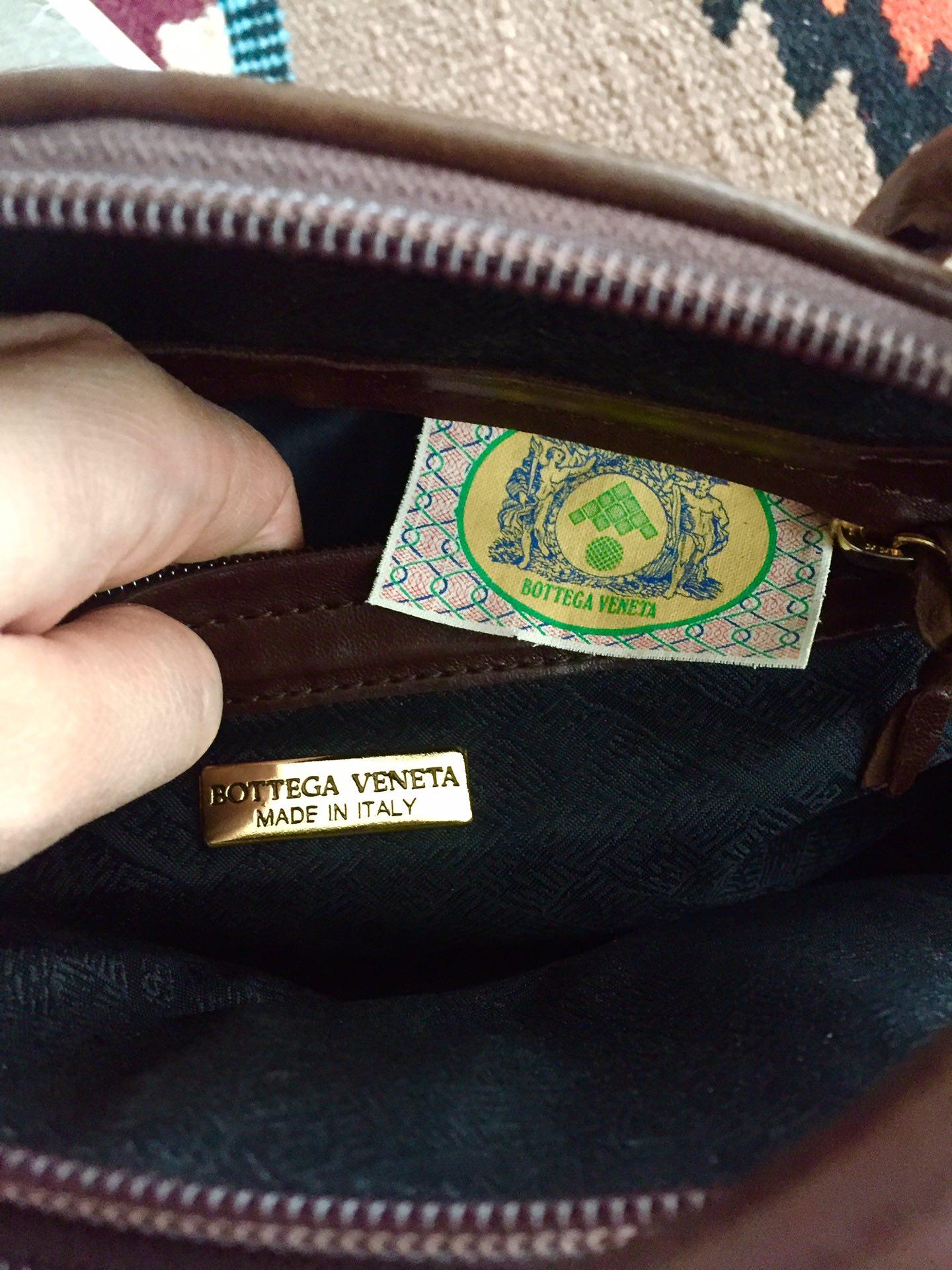 Bottega Veneta Sac à main Bowling à poignée supérieure Cuir Intrecciato brun chocolat foncé en vente 4