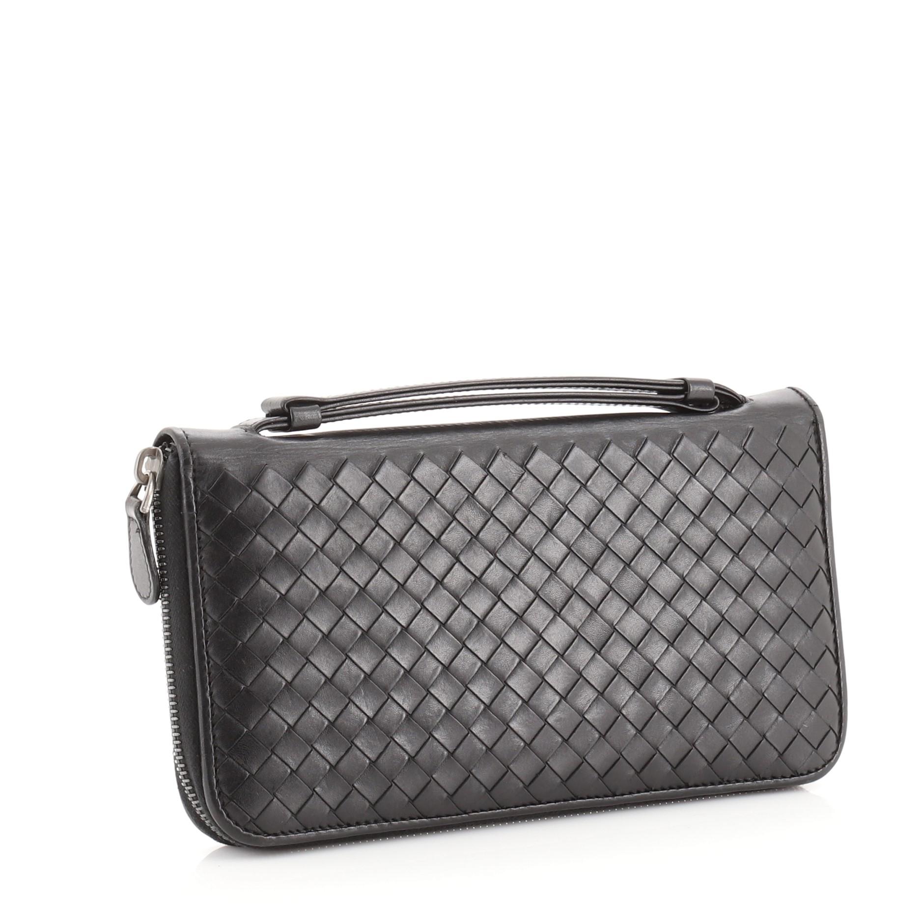 Bottega Veneta Travel Organizer Intrecciato Nappa
Black

Condition Details: Moderate wear and scuffs on exterior and in interior, cracking and peeling on zipper pull wax edges. Indentations in interior, scratches and discoloration on