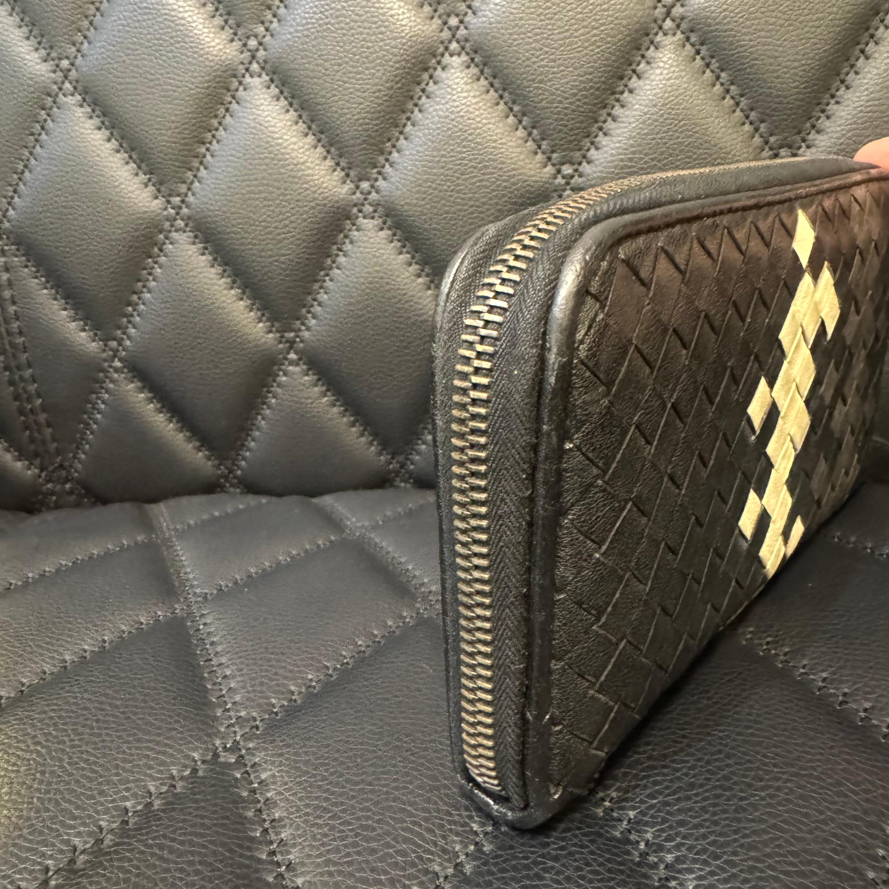 Portefeuille zippé en cuir tricolore Intrecciato de Bottega Veneta Unisexe en vente