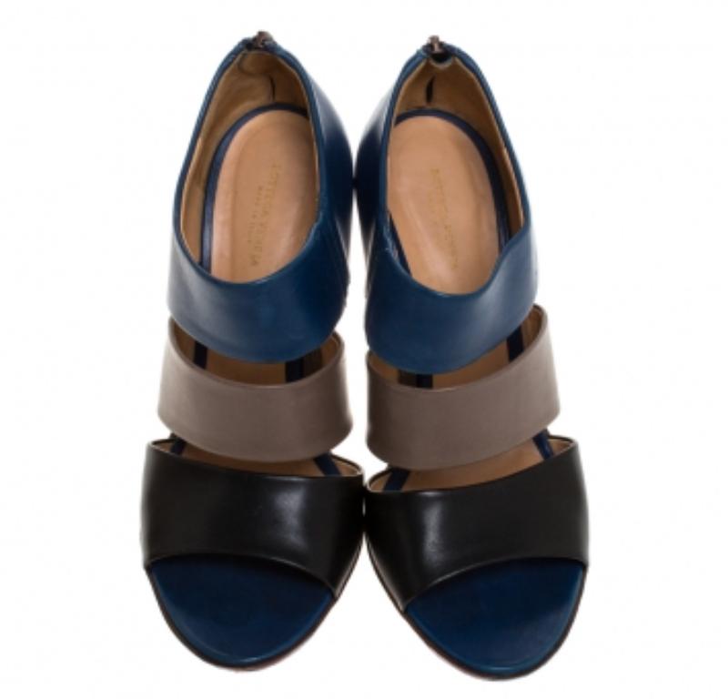 Bottega Veneta Tricolor Leder offene Zehe ausgeschnitten Booties Größe 39.5 im Zustand „Relativ gut“ im Angebot in Dubai, Al Qouz 2