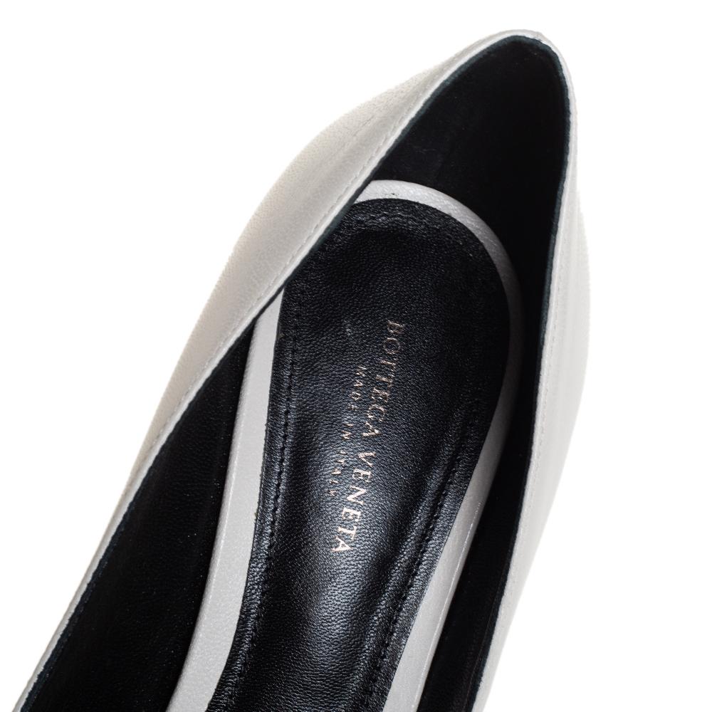 Bottega Veneta Tricolor Patent Leather And Leather Intrecciato Bow Pumps Size 38 In Good Condition In Dubai, Al Qouz 2