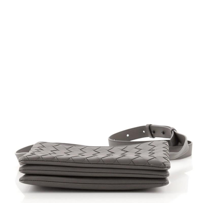 Messenger Intrecciato Nappa von Bottega Veneta mit drei Reißverschluss, klein für Damen oder Herren