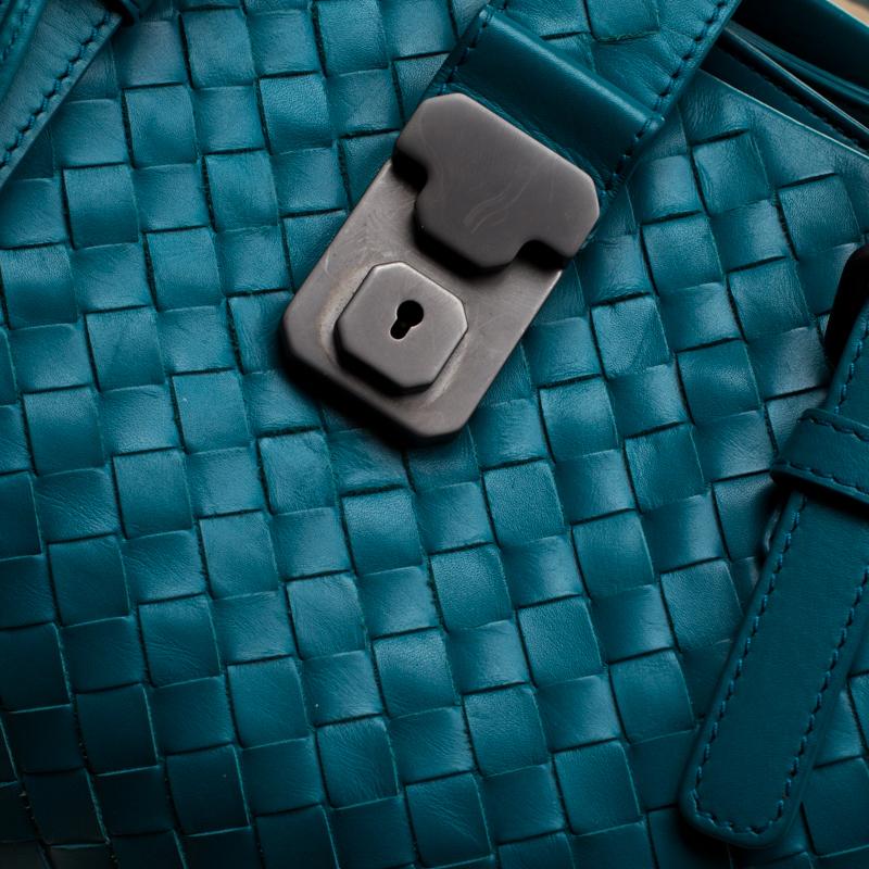 Bottega Veneta Turquoise Intrecciato Leather Small Roma Tote In Good Condition In Dubai, Al Qouz 2