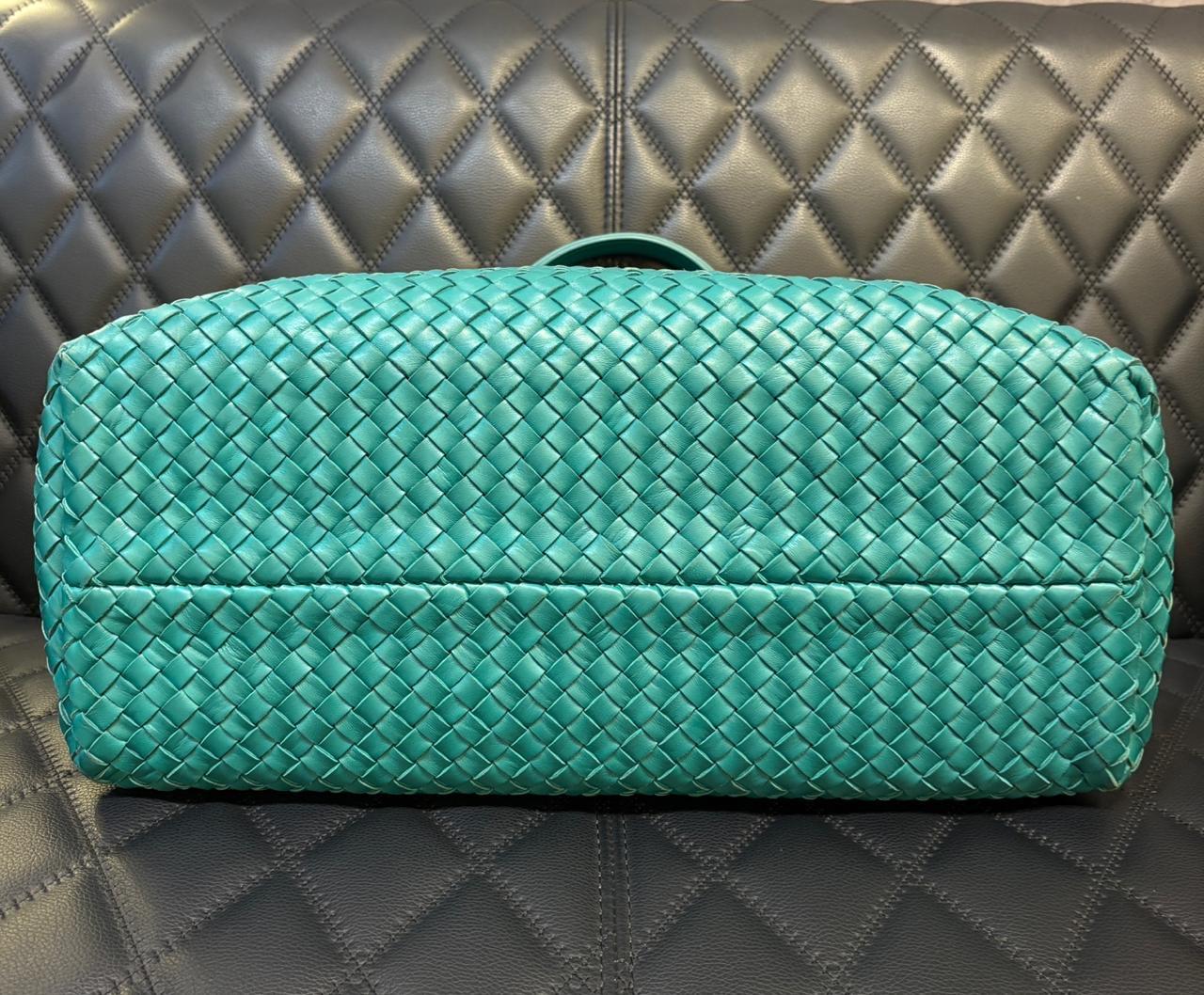 Bottega Veneta Turquoise Large Woven Cabat Tote en vente 5