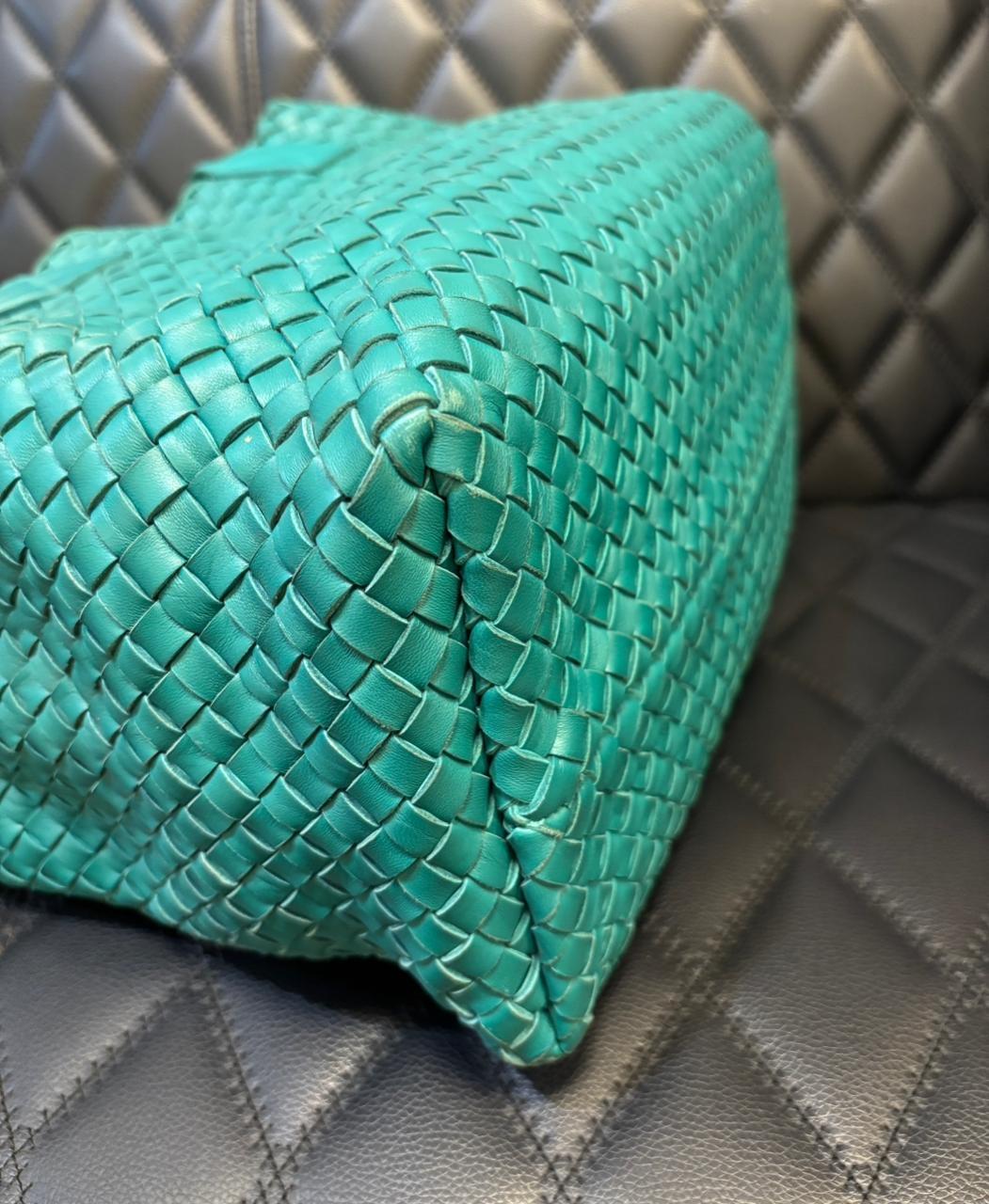 Bleu Bottega Veneta Turquoise Large Woven Cabat Tote en vente