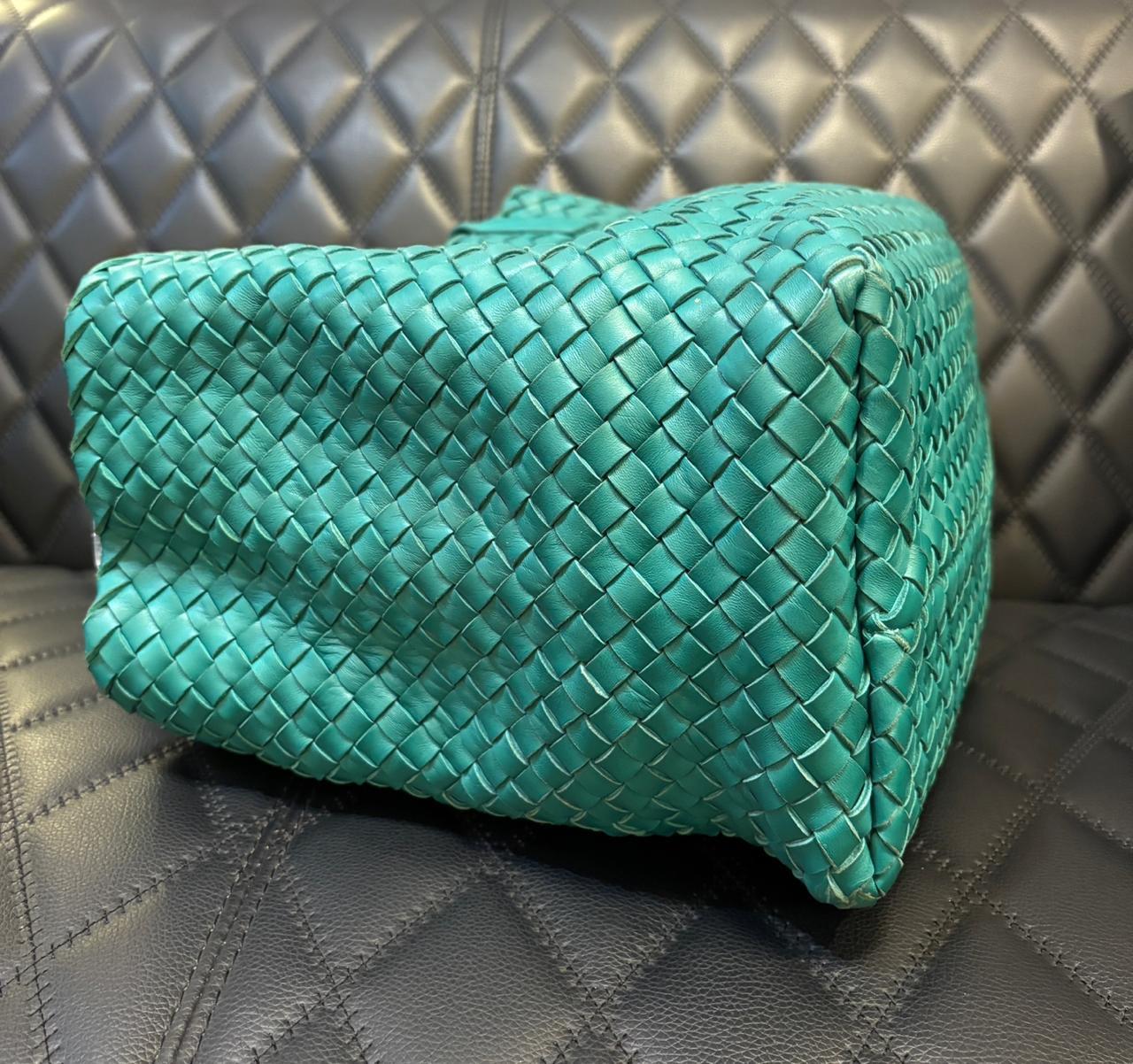 Bottega Veneta Turquoise Large Woven Cabat Tote en vente 1