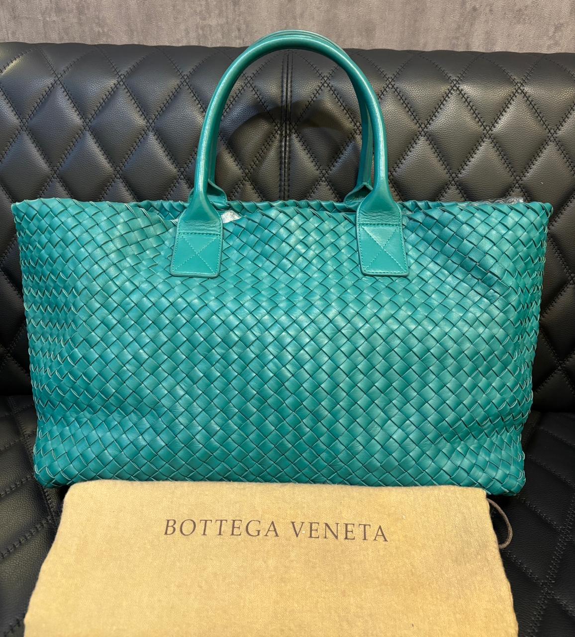 Bottega Veneta Turquoise Large Woven Cabat Tote en vente 3
