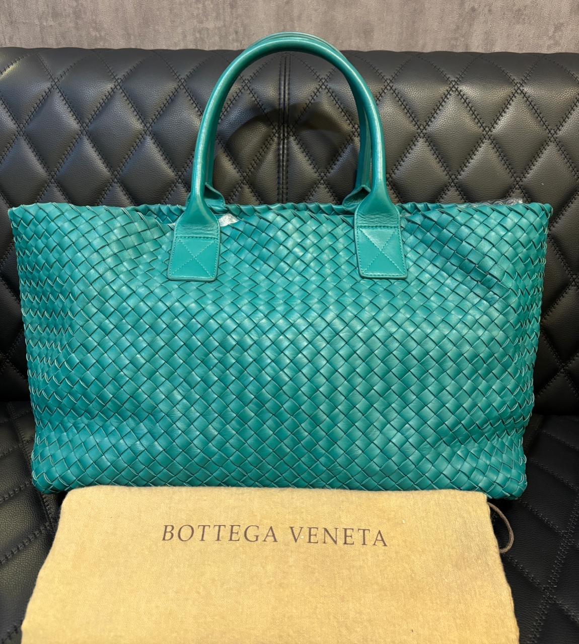 Bottega Veneta Turquoise Large Woven Cabat Tote en vente 4