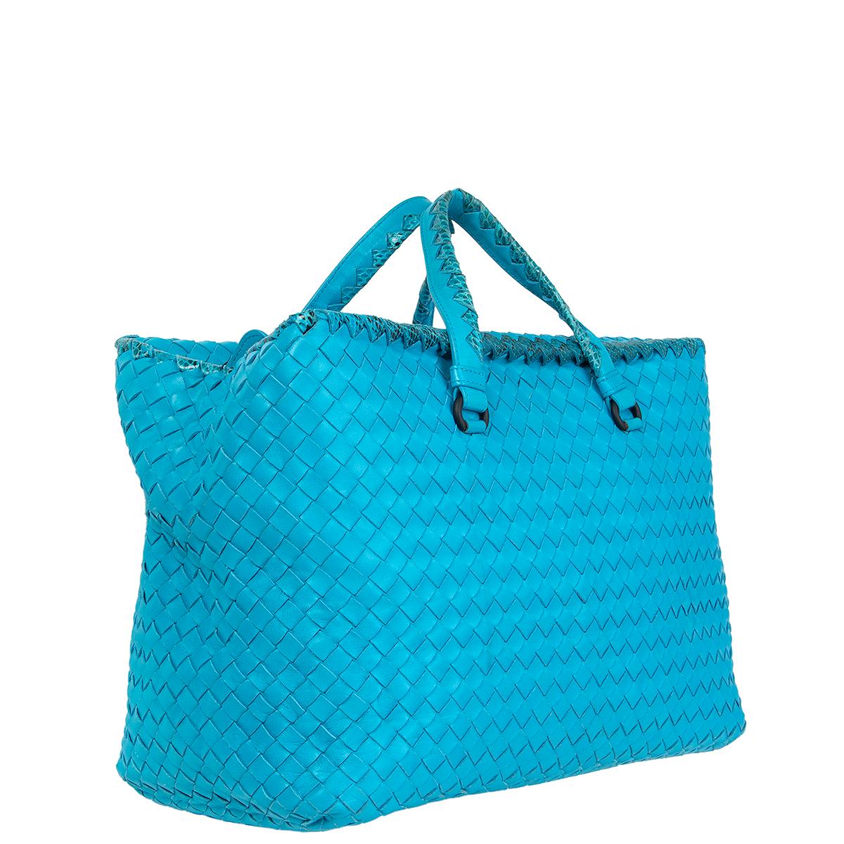 100% authentic Bottega Veneta tote handbag in turquoise Intrecciato nappa leather featuring karung snakeskin trimming and handles. Opens with zipper on the top and is lined in dark taupe suede with one zipper pocket against the back and one open