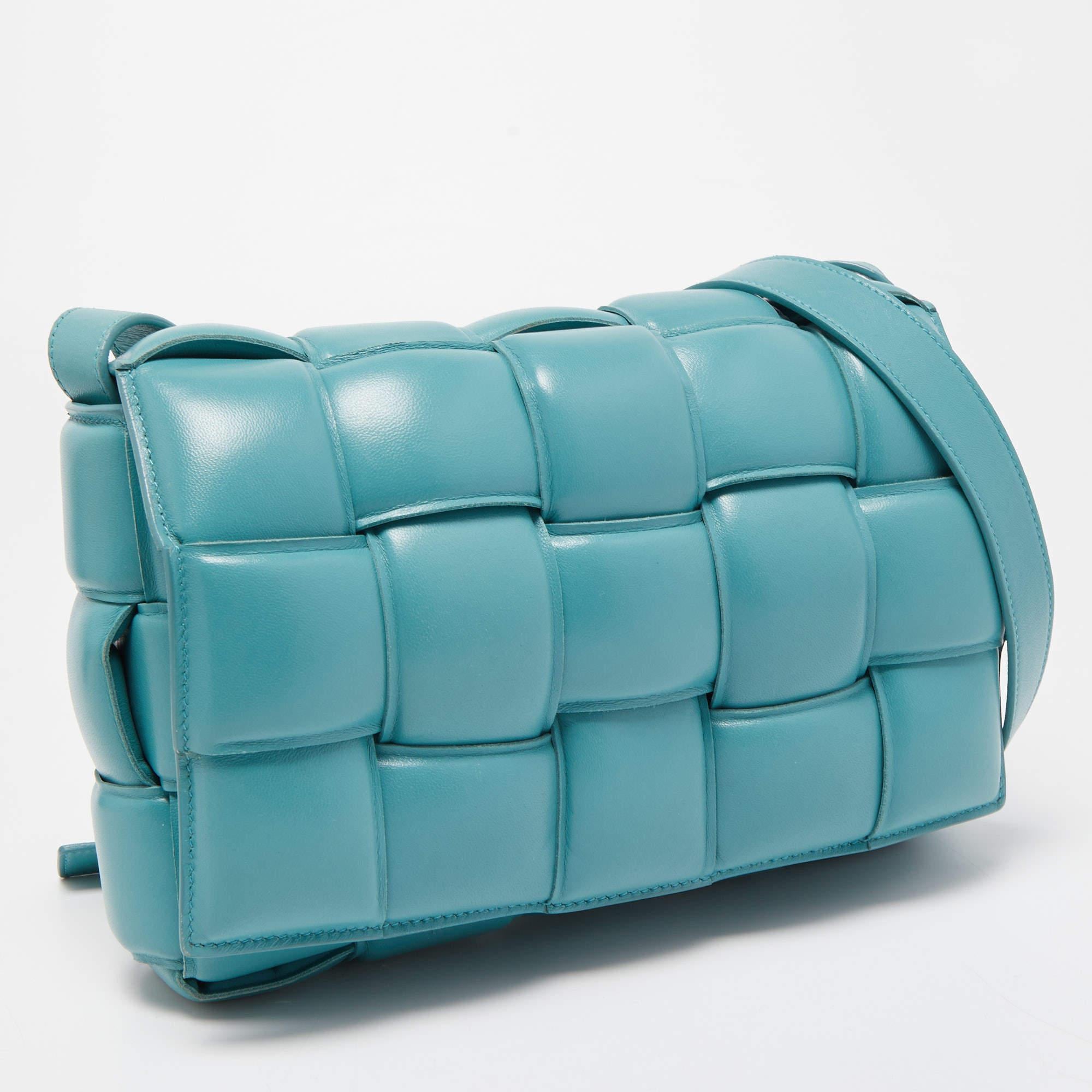 Bottega Veneta Turquoise Padded Leather Cassette Shoulder Bag In Good Condition In Dubai, Al Qouz 2