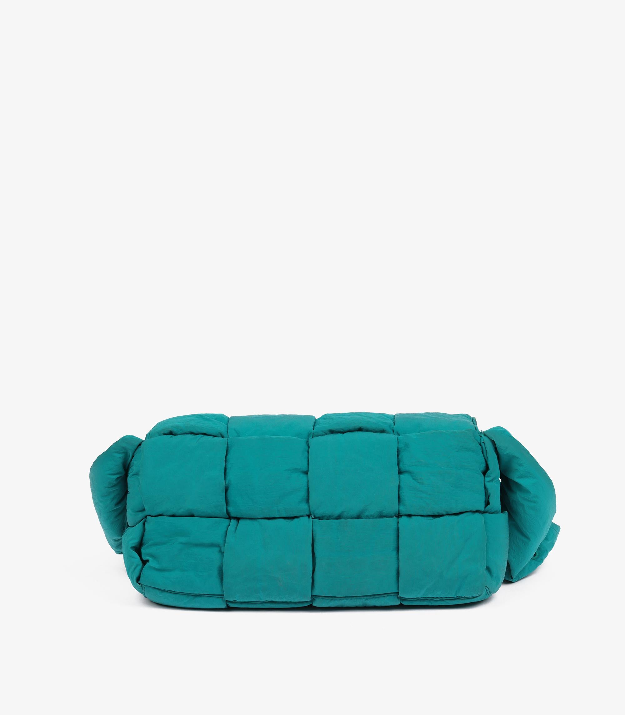Femenino o masculino Bottega Veneta Estuche técnico acolchado de nailon tejido turquesa con bolsa en venta