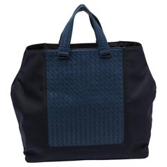 Bottega Veneta Two Tone Blue Intrecciato Leather ToteThis alluring tote bag for 