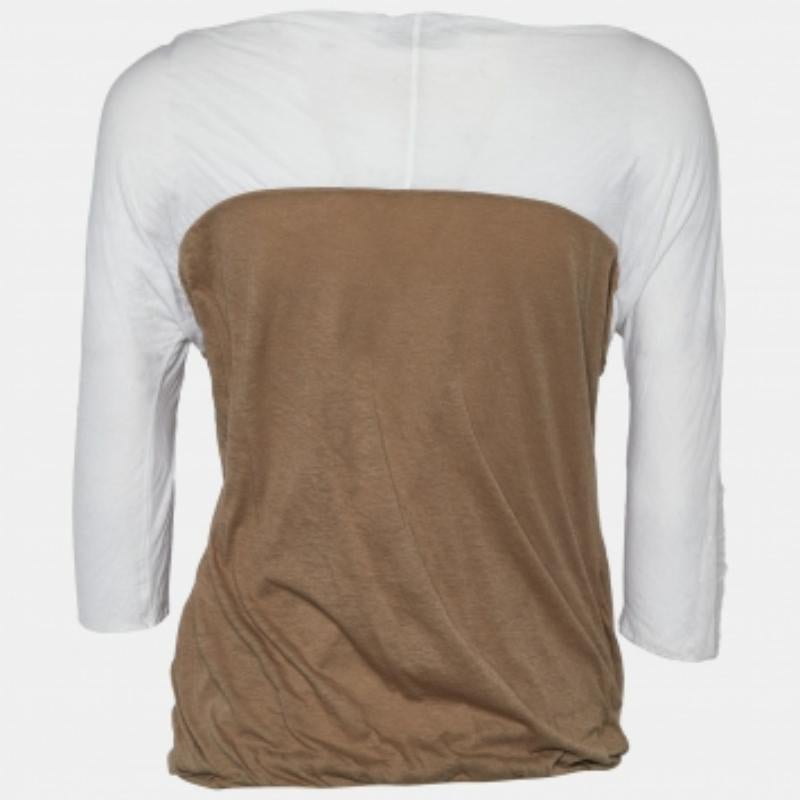 Que ce soit pour des sorties décontractées entre amis ou pour se prélasser, ce t-shirt est une pièce polyvalente et peut être stylisé de nombreuses façons. Il a été réalisé avec du tissu fin.