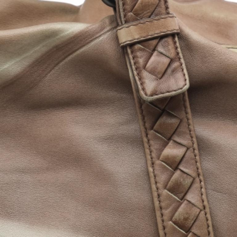 Bottega Veneta - Sacoche en cuir Intrecciato bicolore en vente 3