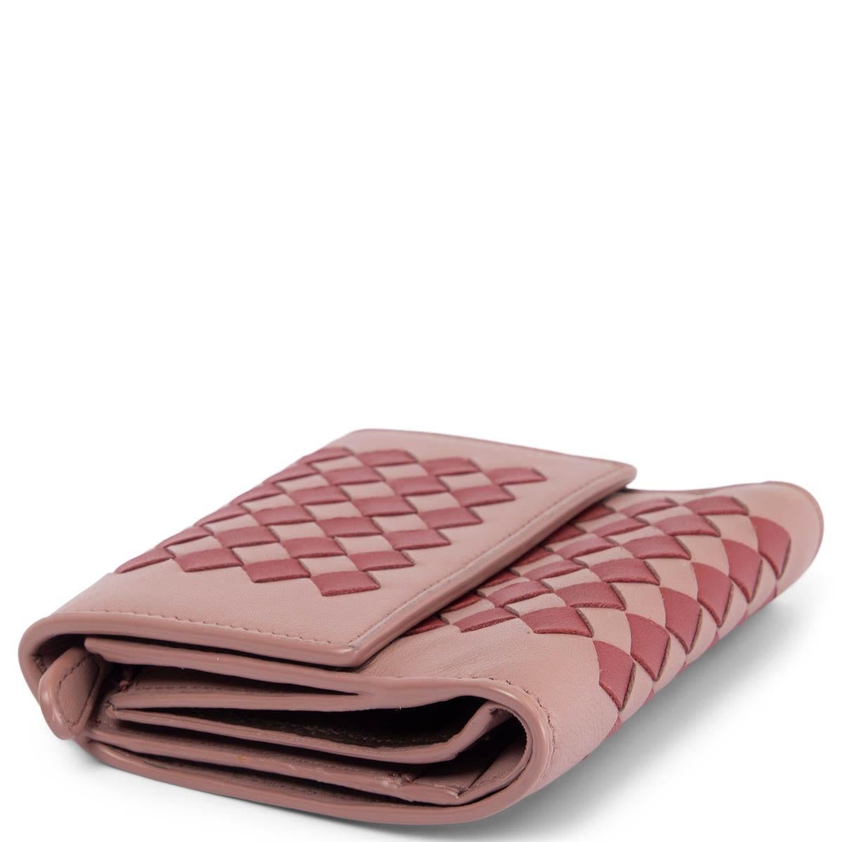 BOTTEGA VENETA Portemonnaie aus zweifarbigem rosa Leder INTRECCIATO (Braun) im Angebot