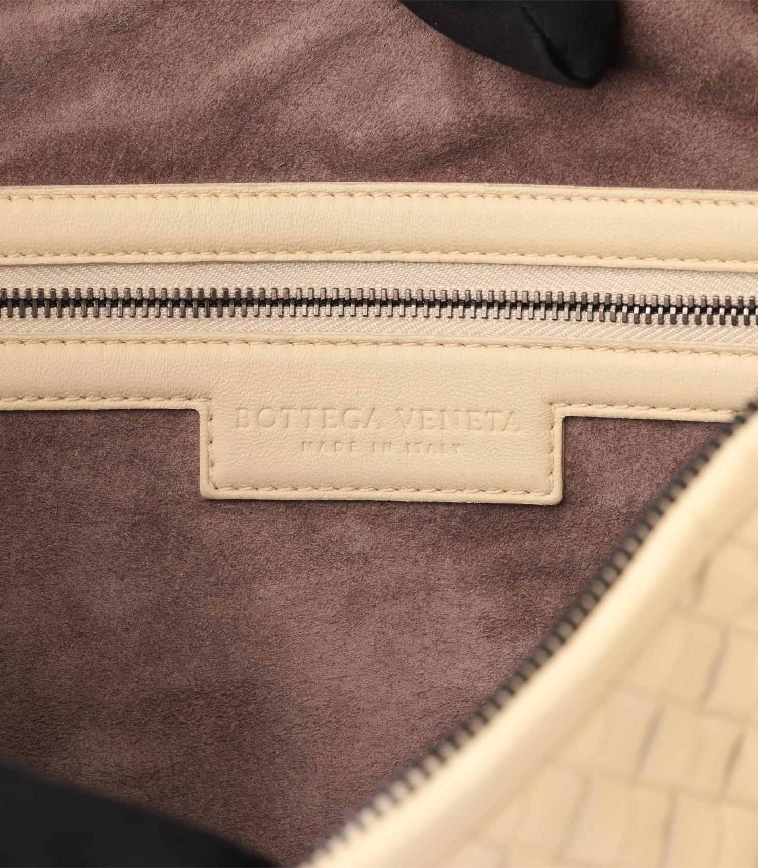 Bottega Veneta Vanilla Intrecciato Woven Nappa Leather Large Hobo Bag en vente 2